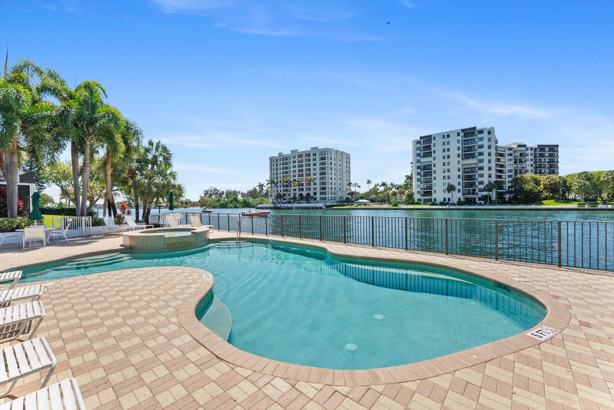 1301 N Riverside Drive 10