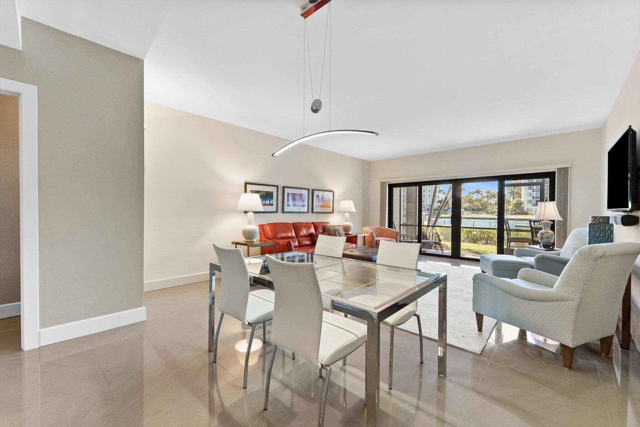 1301 N Riverside Drive 10