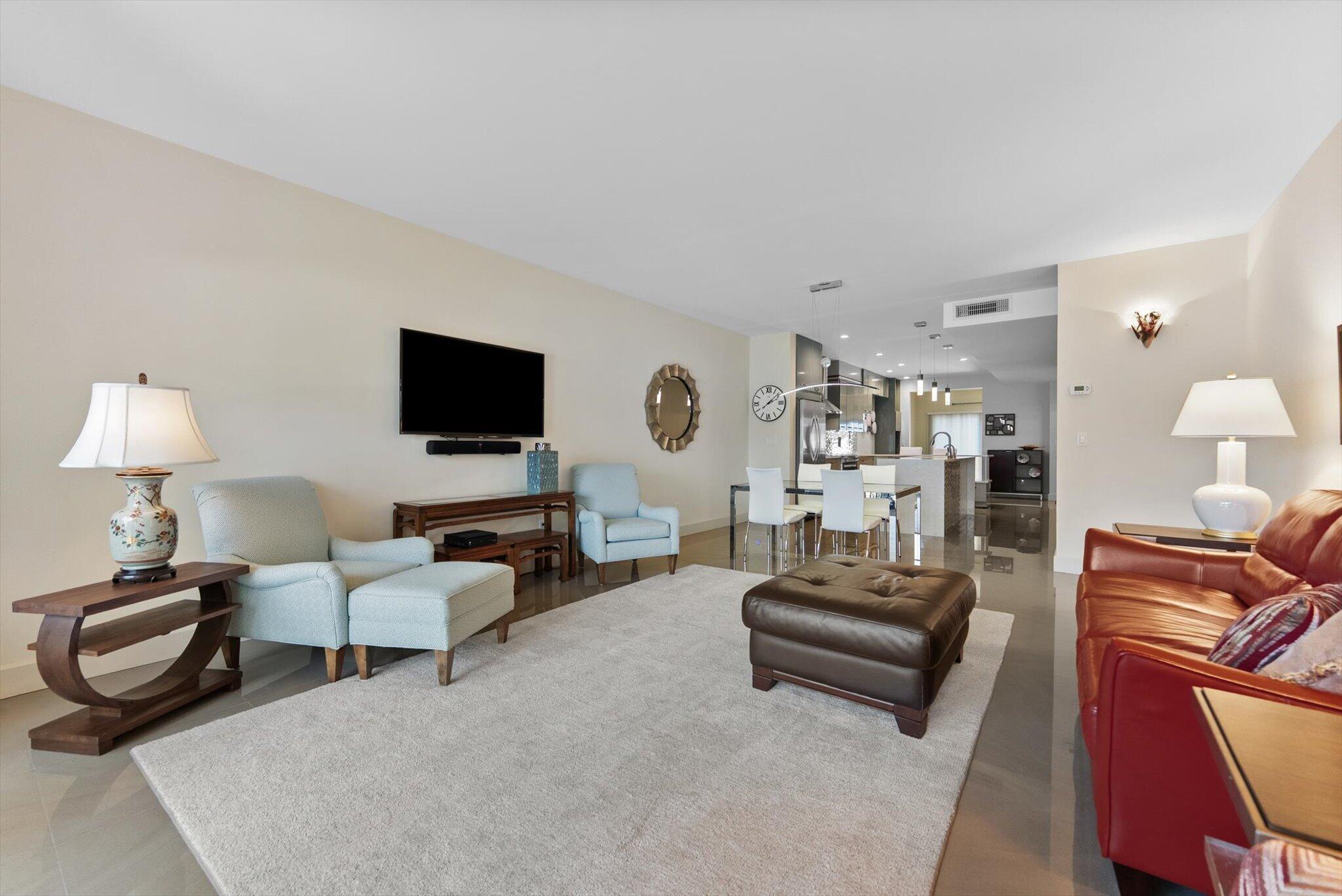 1301 N Riverside Drive 10