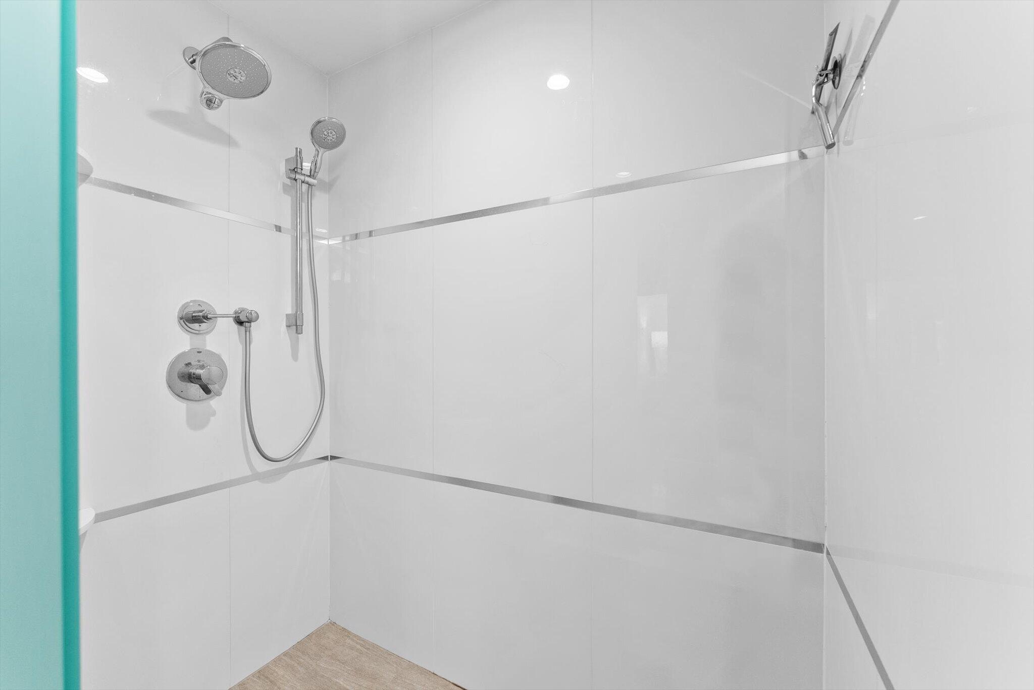 1301 N Riverside Drive 10