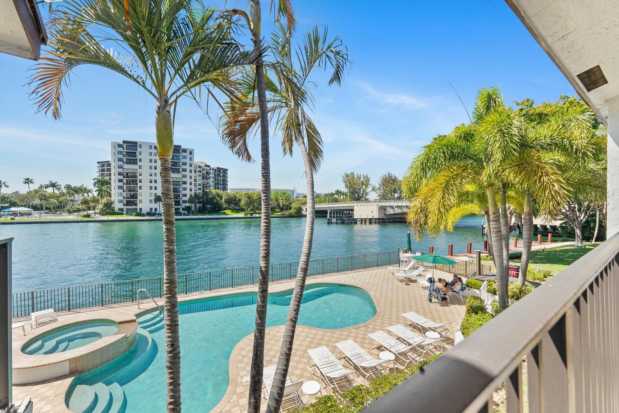 1301 N Riverside Drive 10