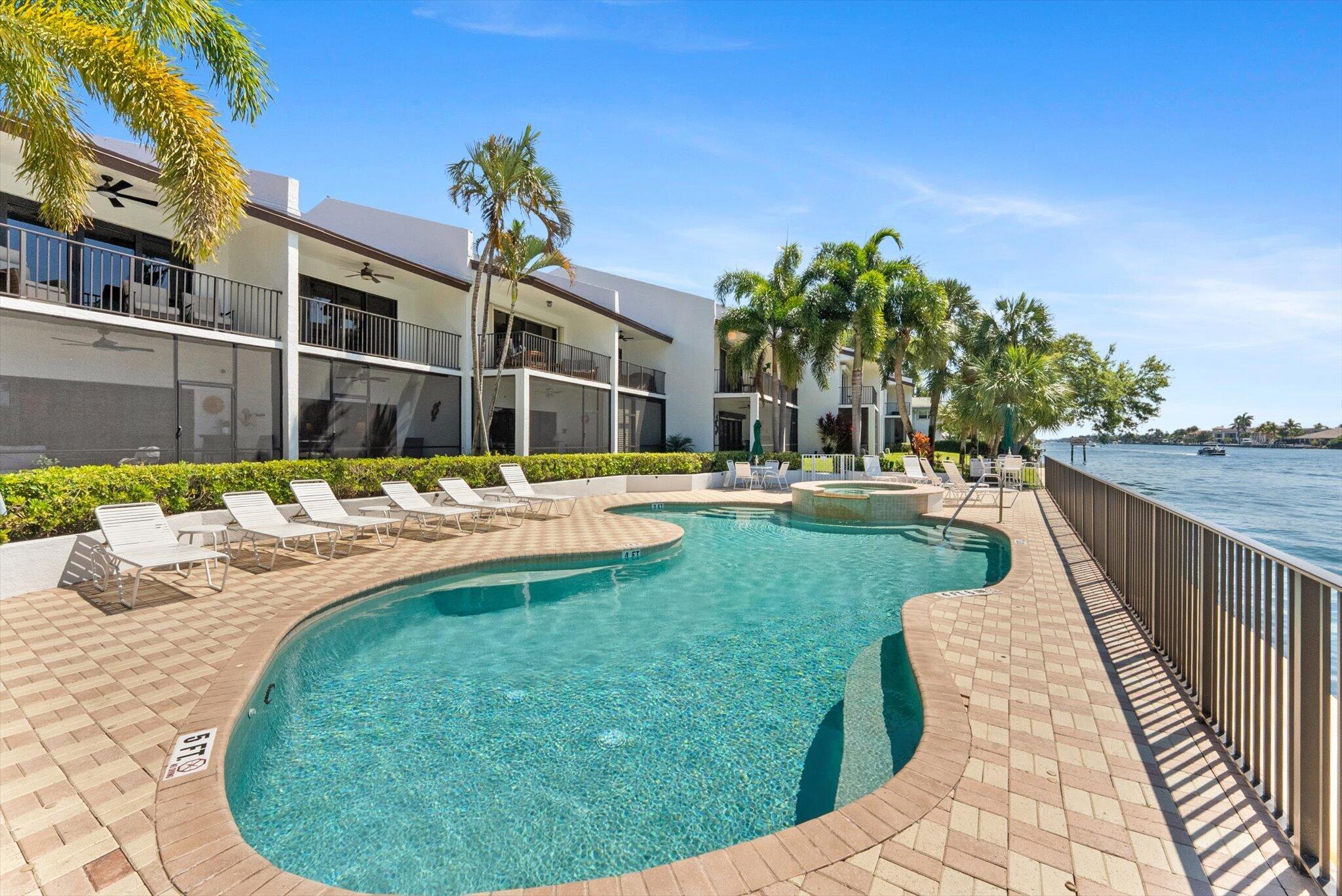 1301 N Riverside Drive 10