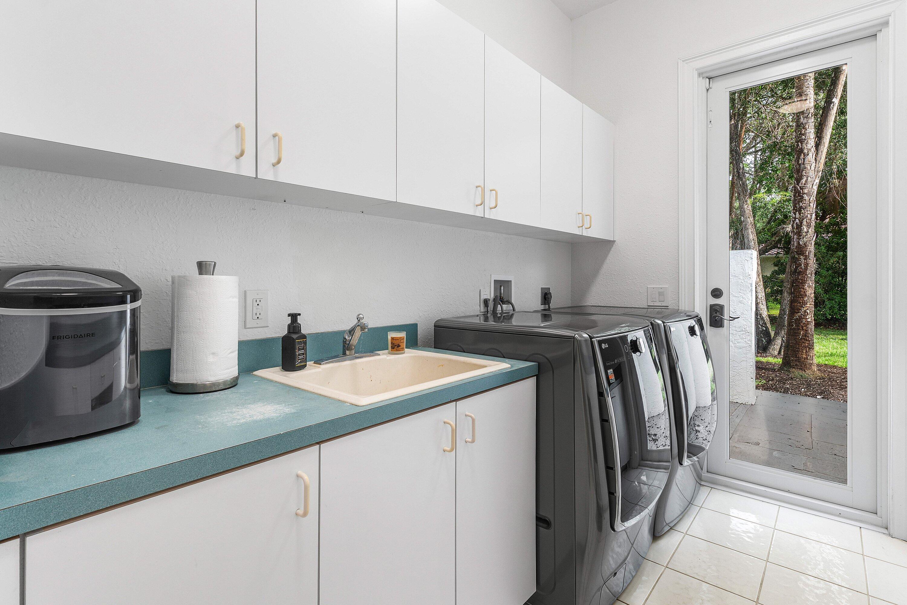 5980 NW 81st Terrace