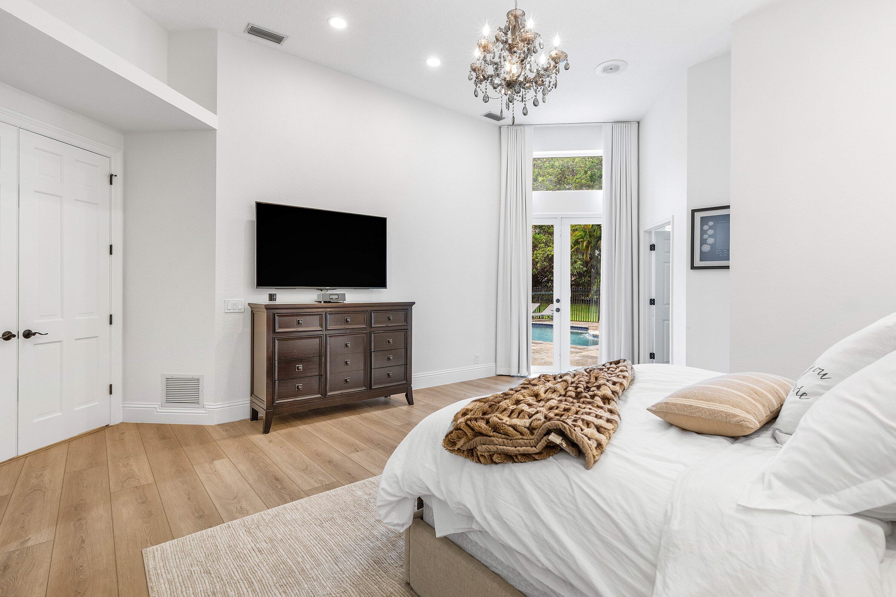 5980 NW 81st Terrace