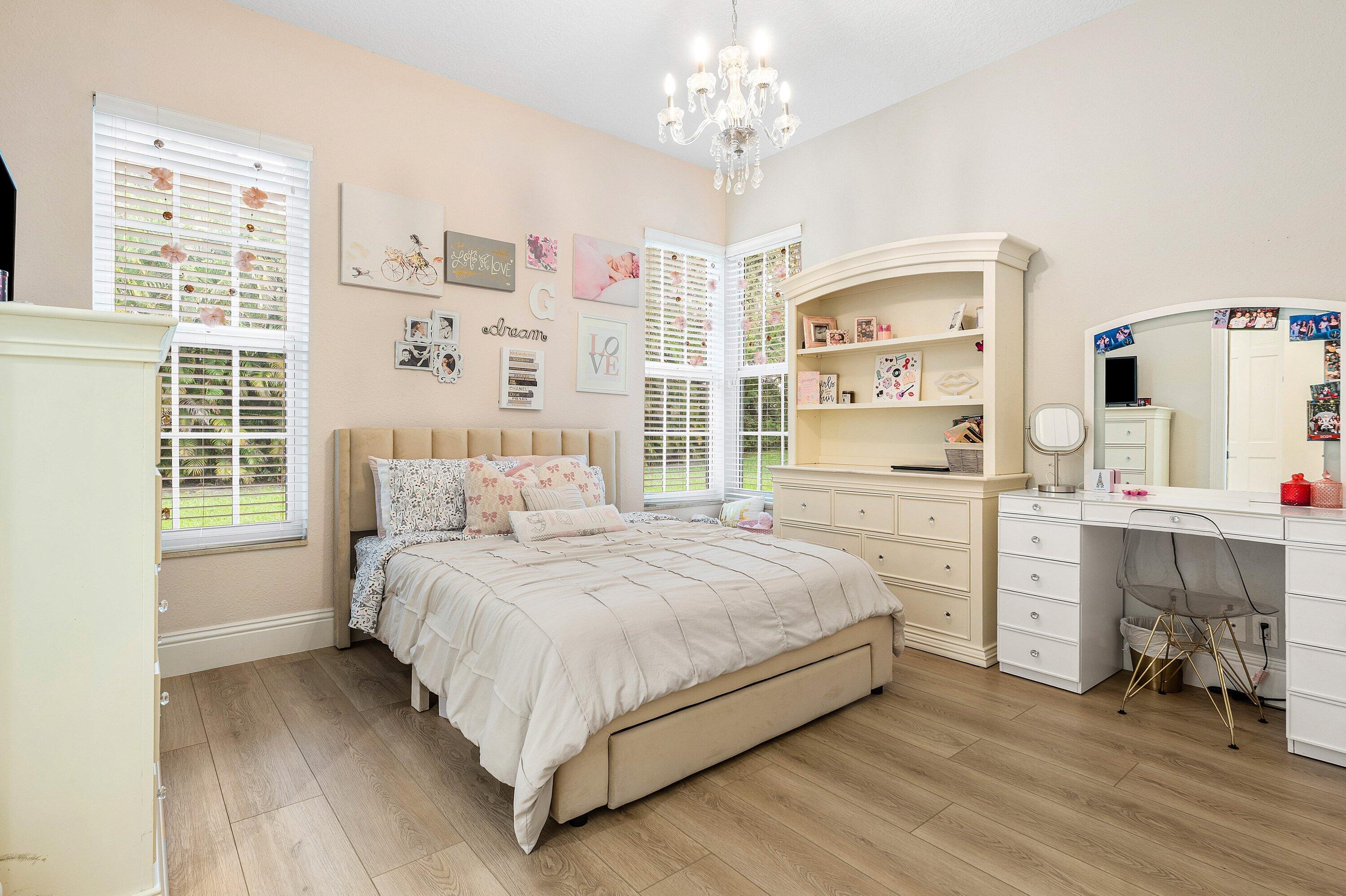 5980 NW 81st Terrace