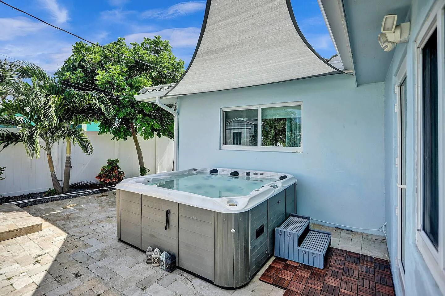 604 NE 25th Avenue
