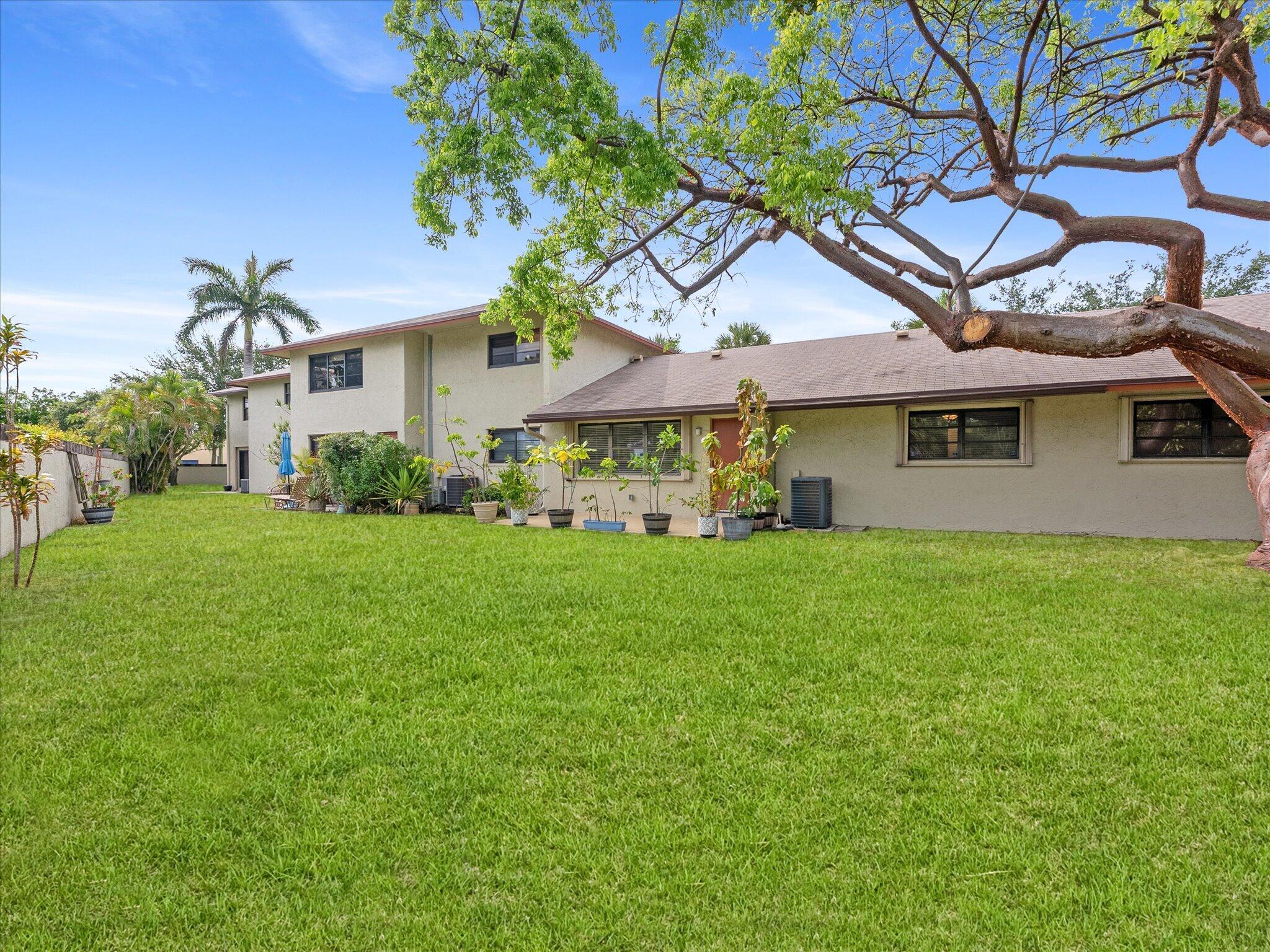 1821 NE 40th Court 305