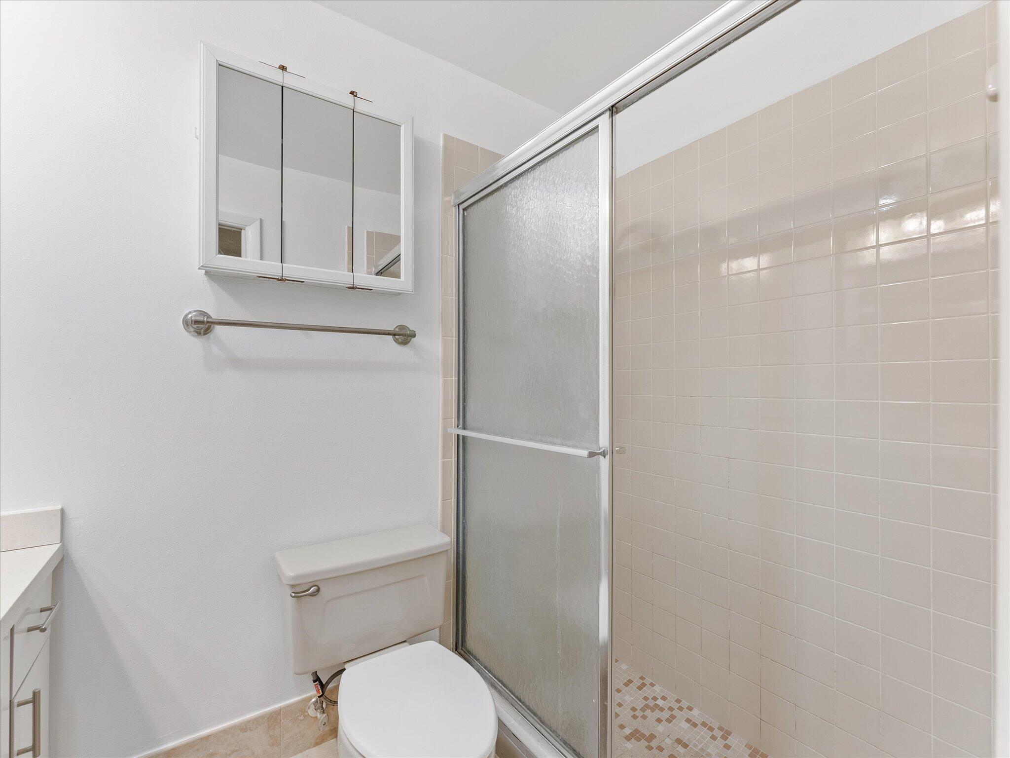 1821 NE 40th Court 305
