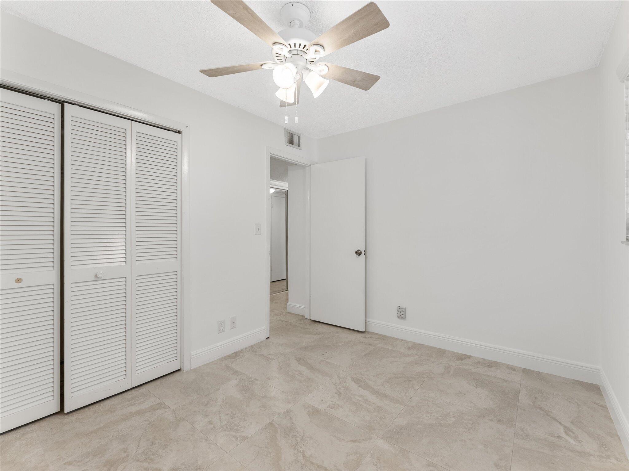 1821 NE 40th Court 305