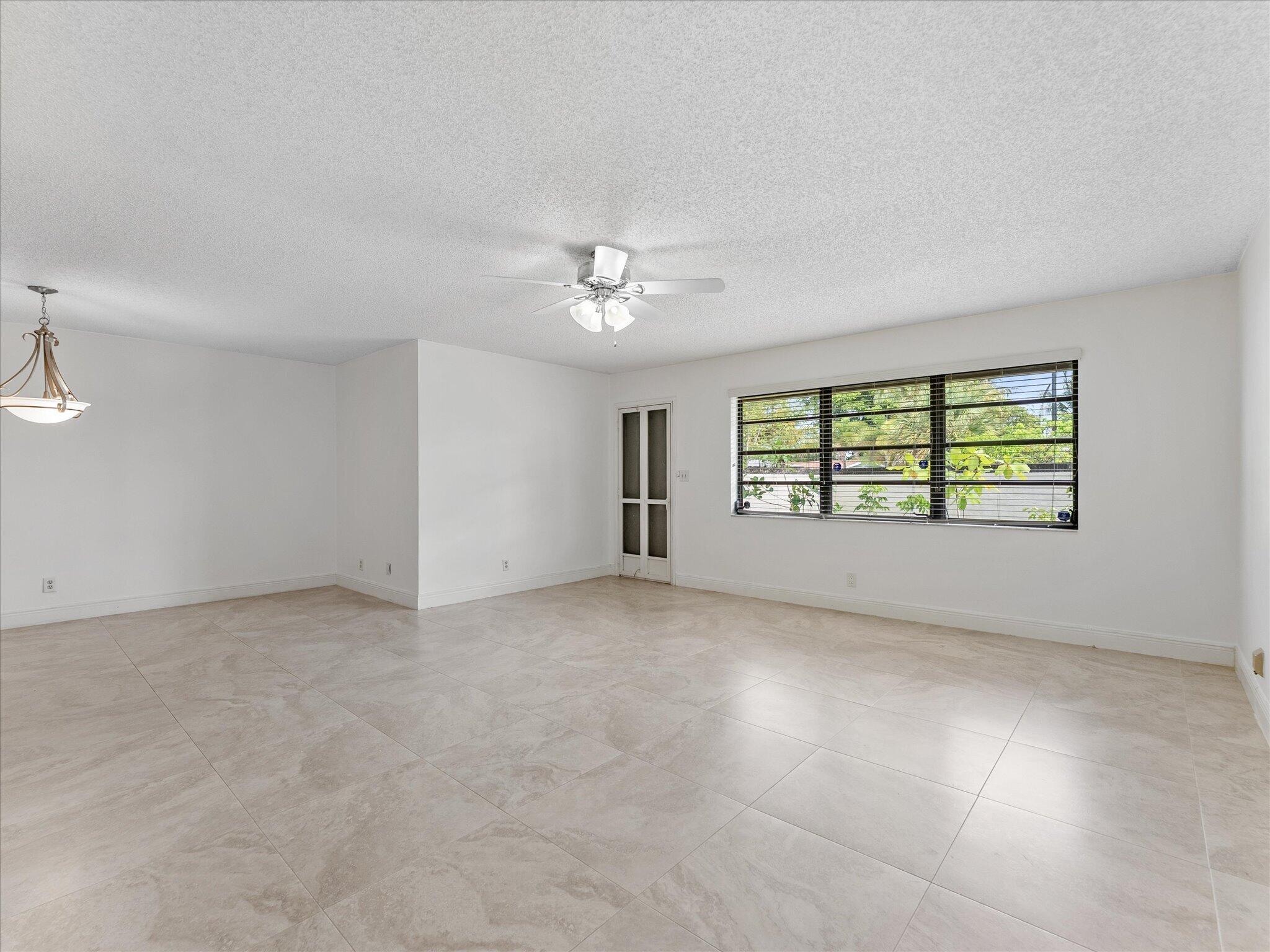 1821 NE 40th Court 305