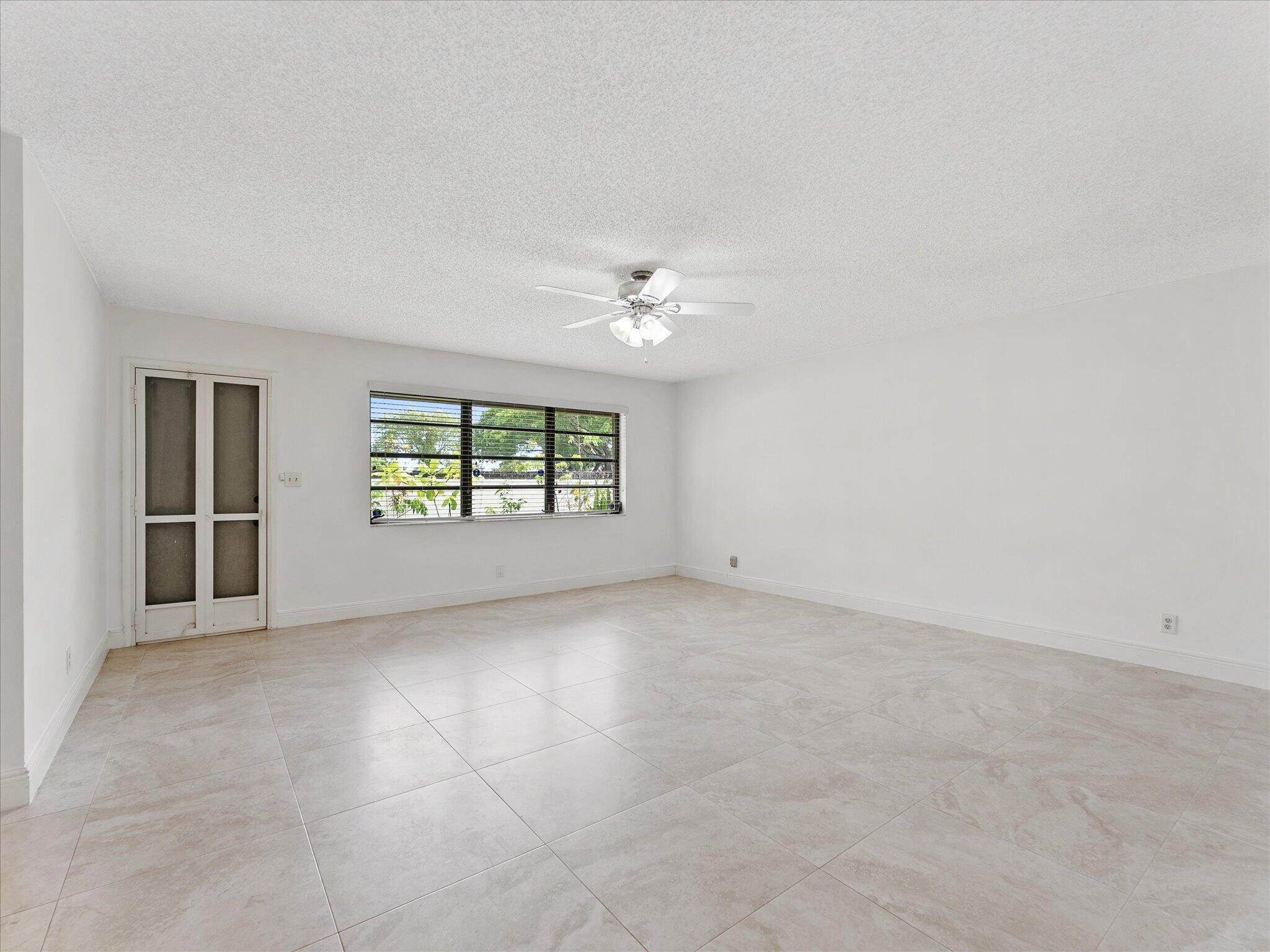 1821 NE 40th Court 305