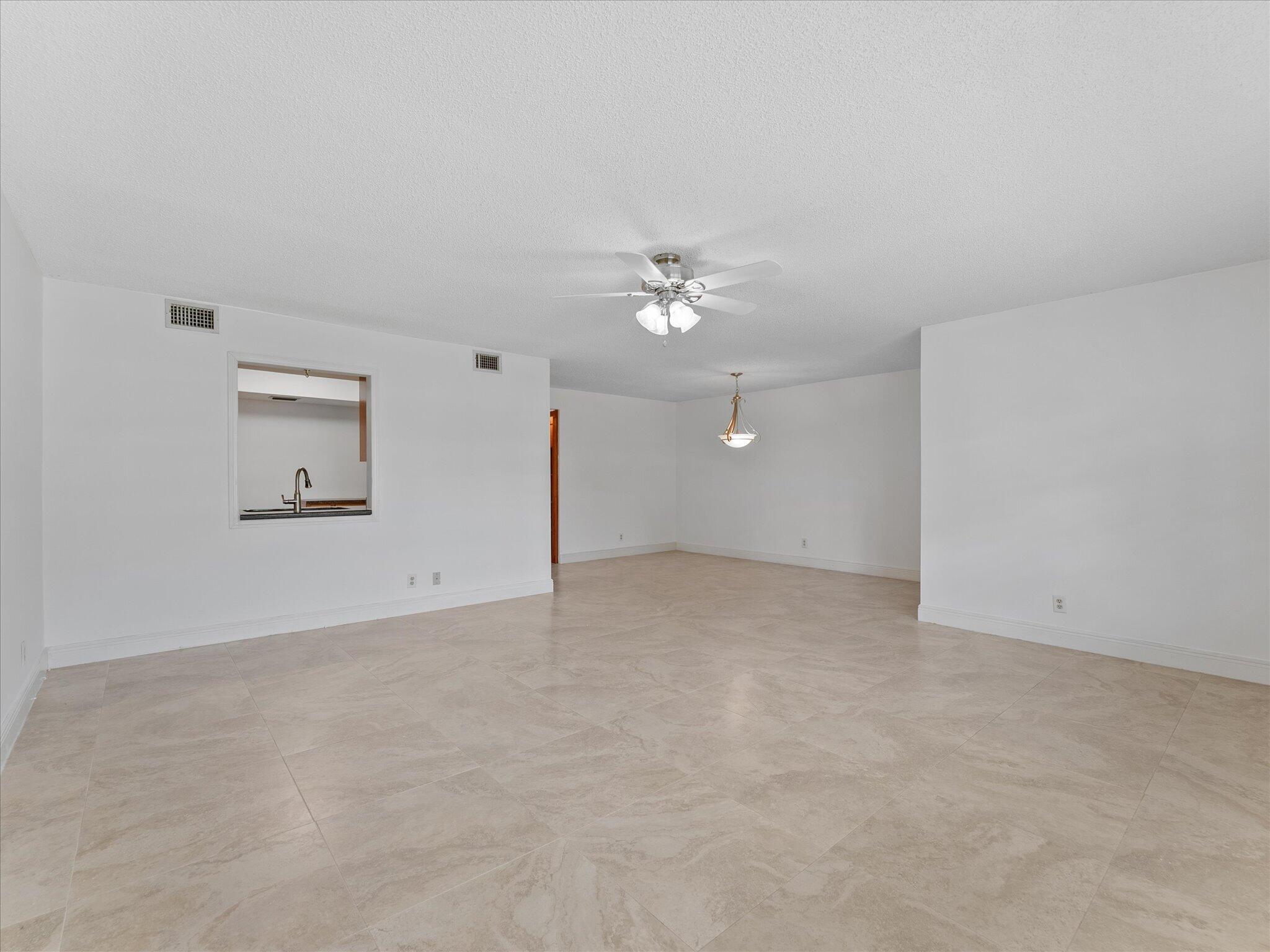 1821 NE 40th Court 305