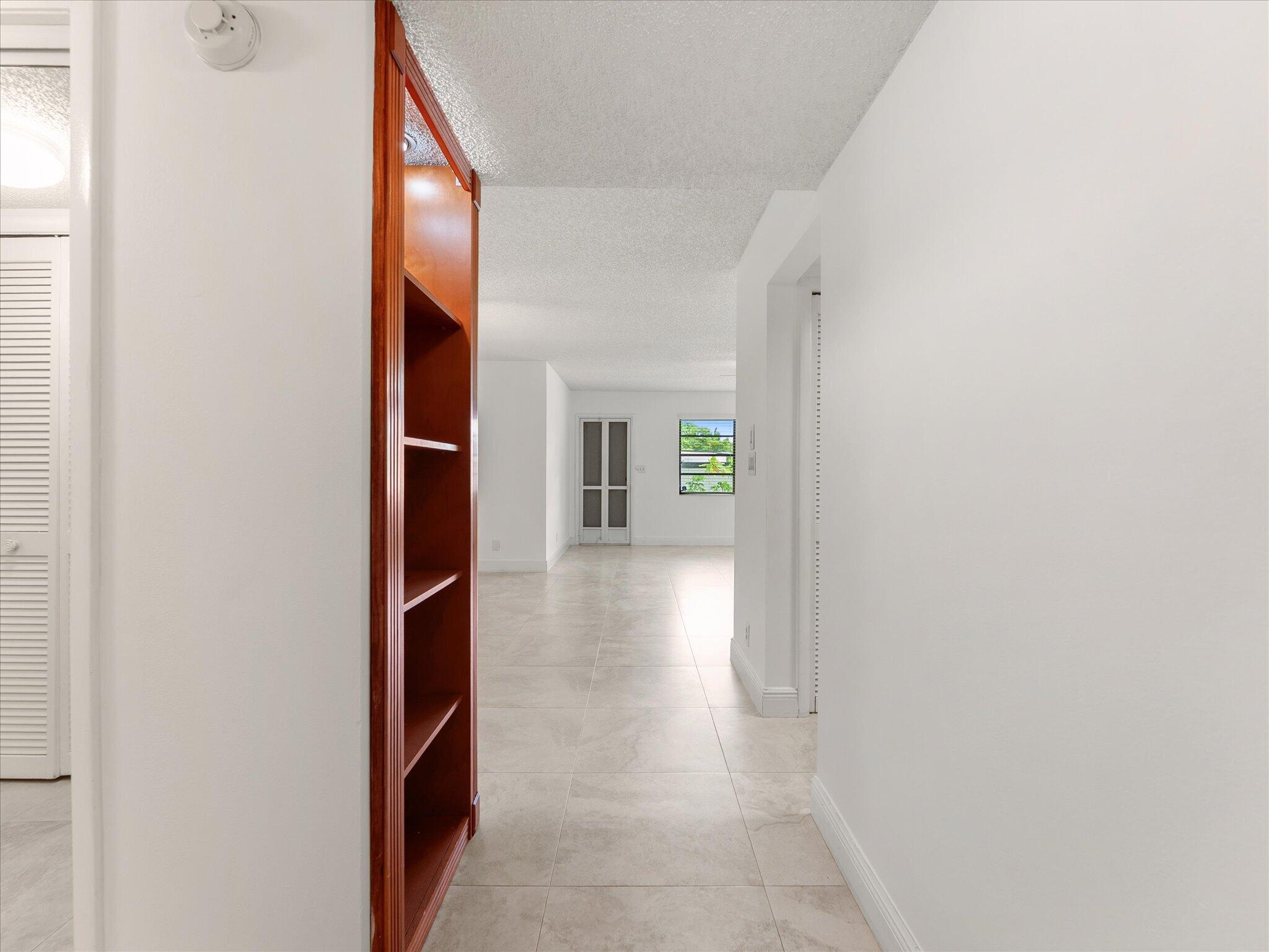 1821 NE 40th Court 305
