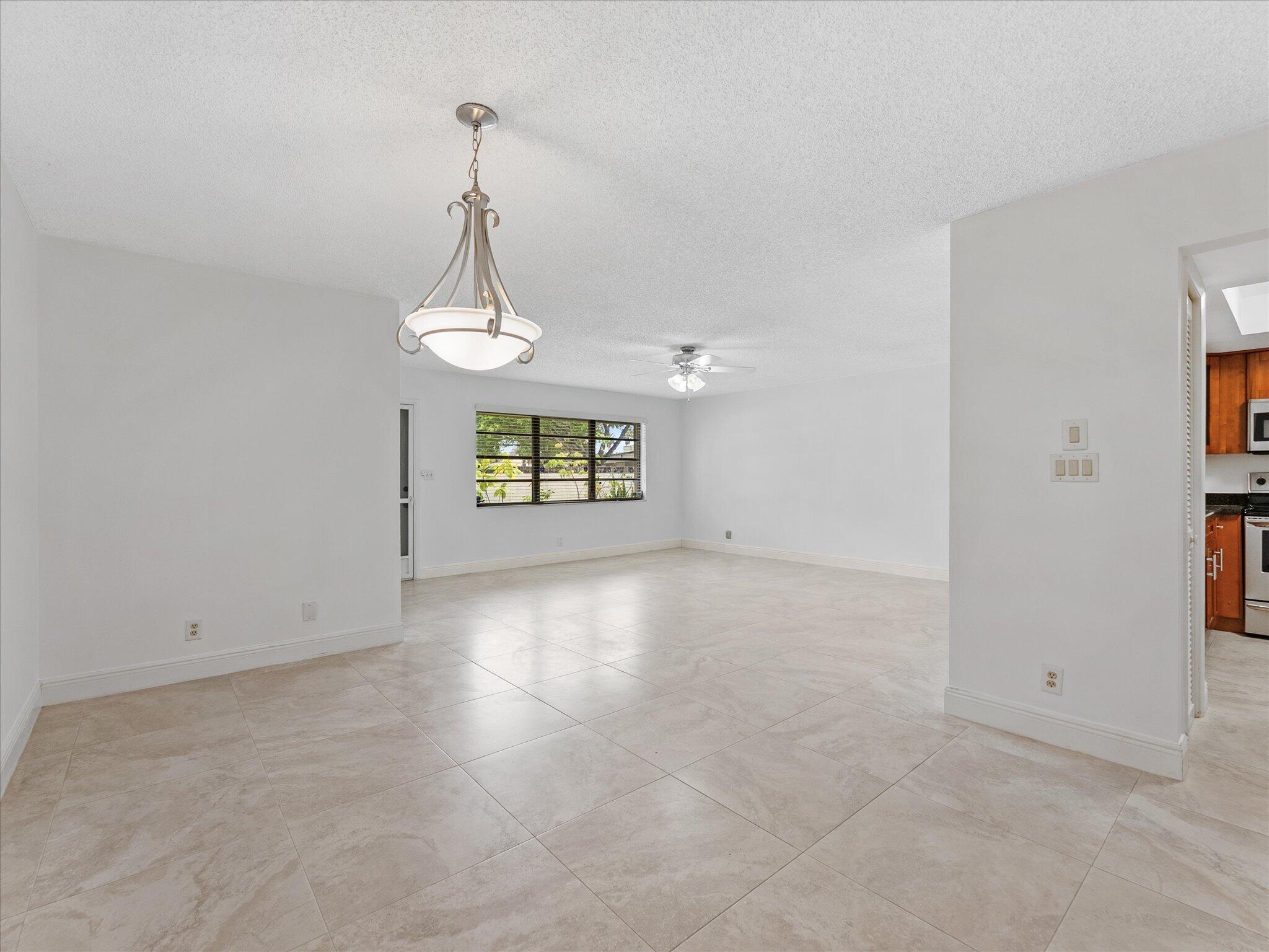1821 NE 40th Court 305