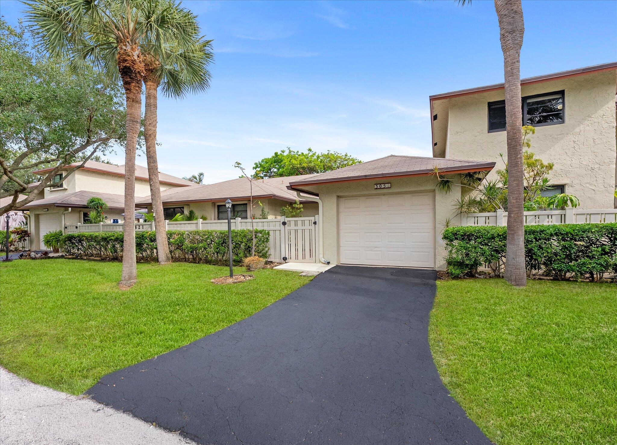 1821 NE 40th Court 305