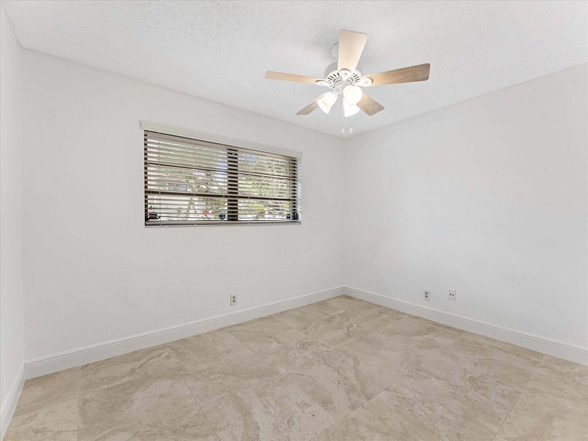 1821 NE 40th Court 305