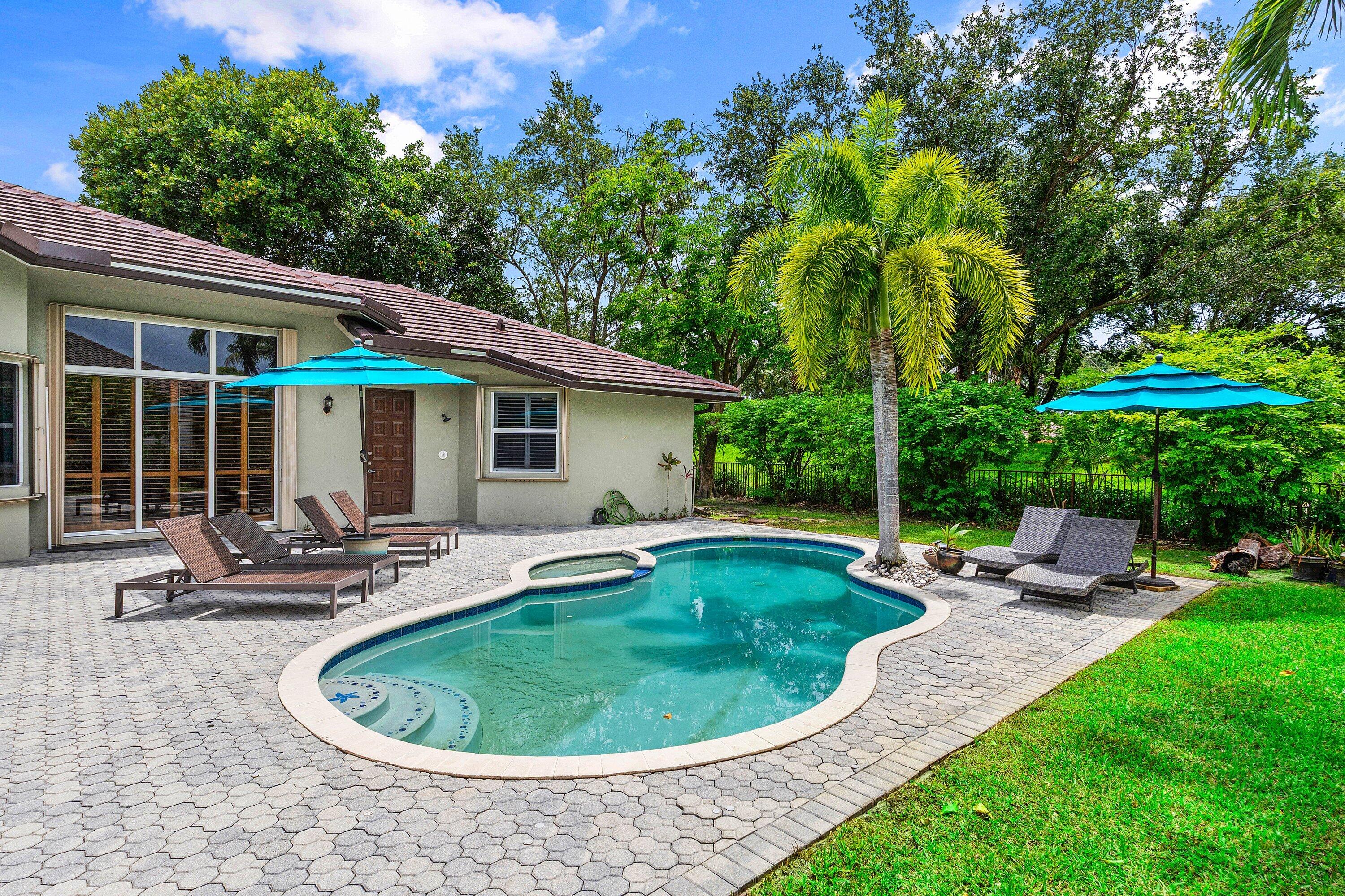 6867 NW 107th Terrace