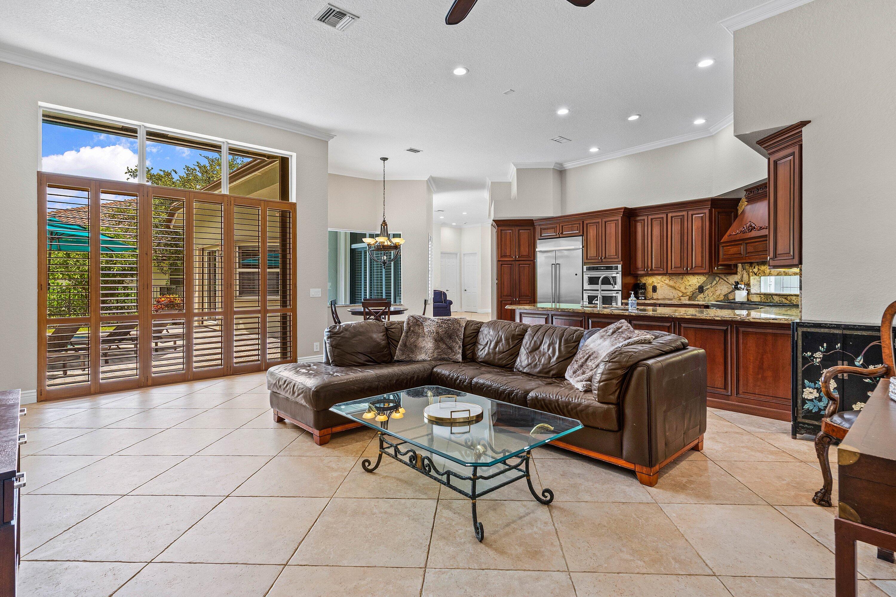 6867 NW 107th Terrace