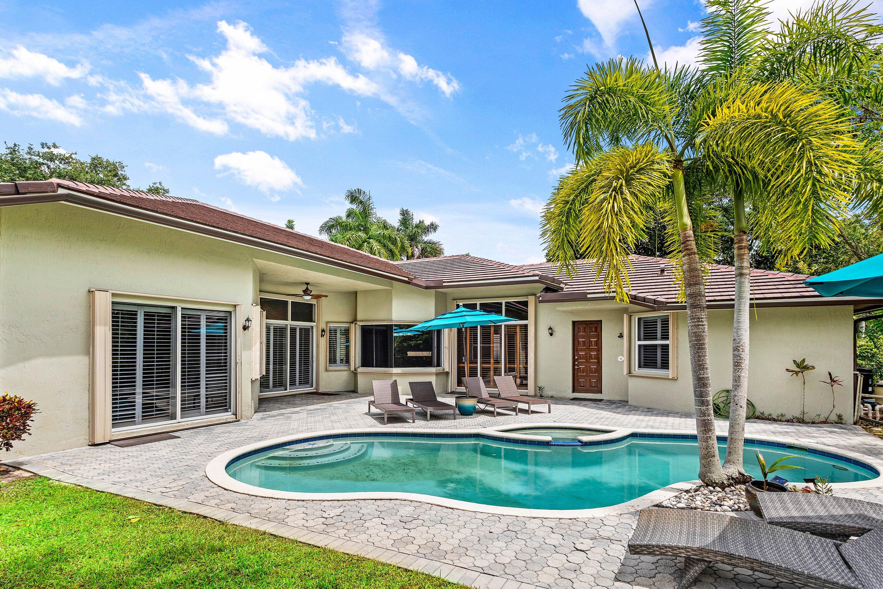 6867 NW 107th Terrace