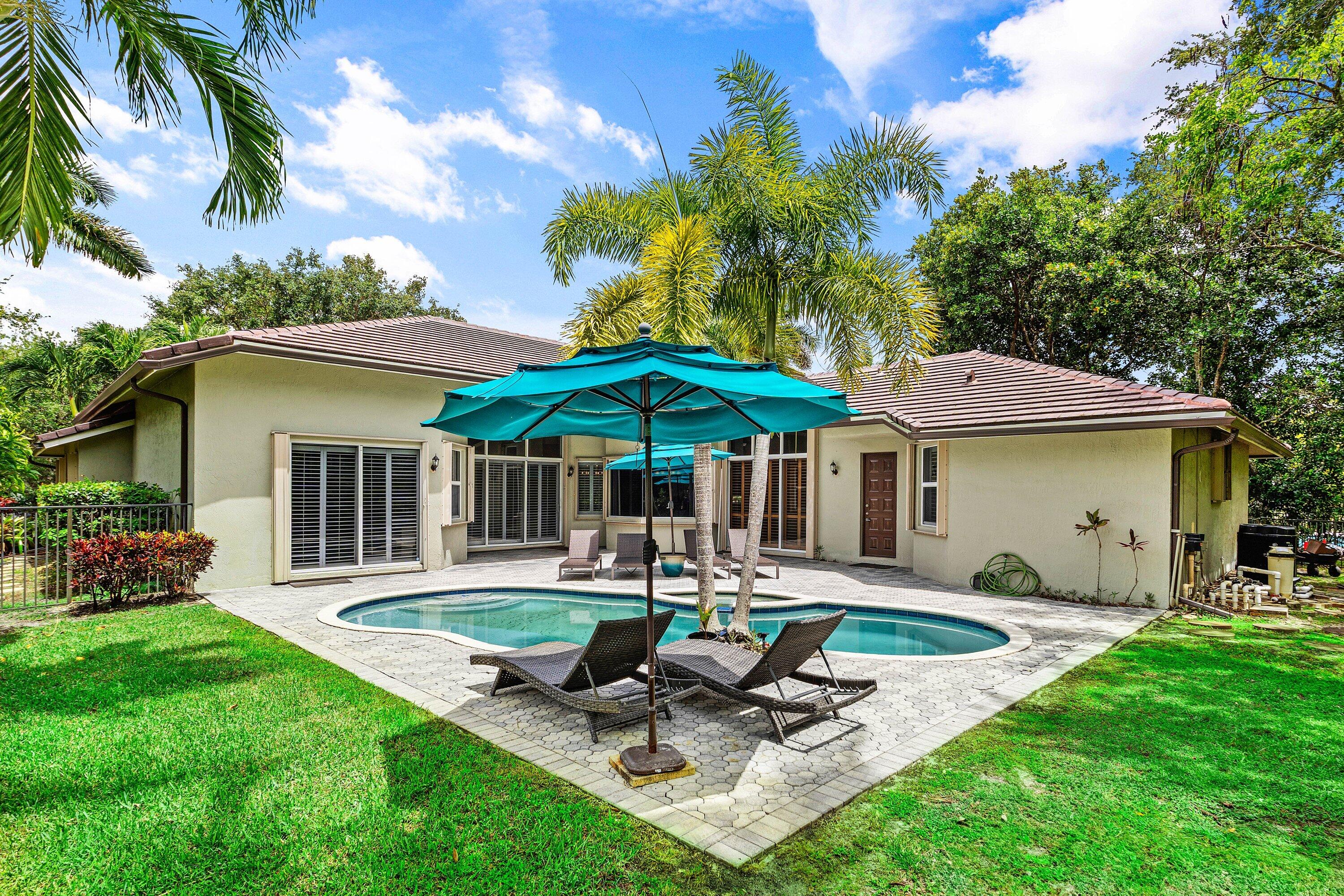 6867 NW 107th Terrace
