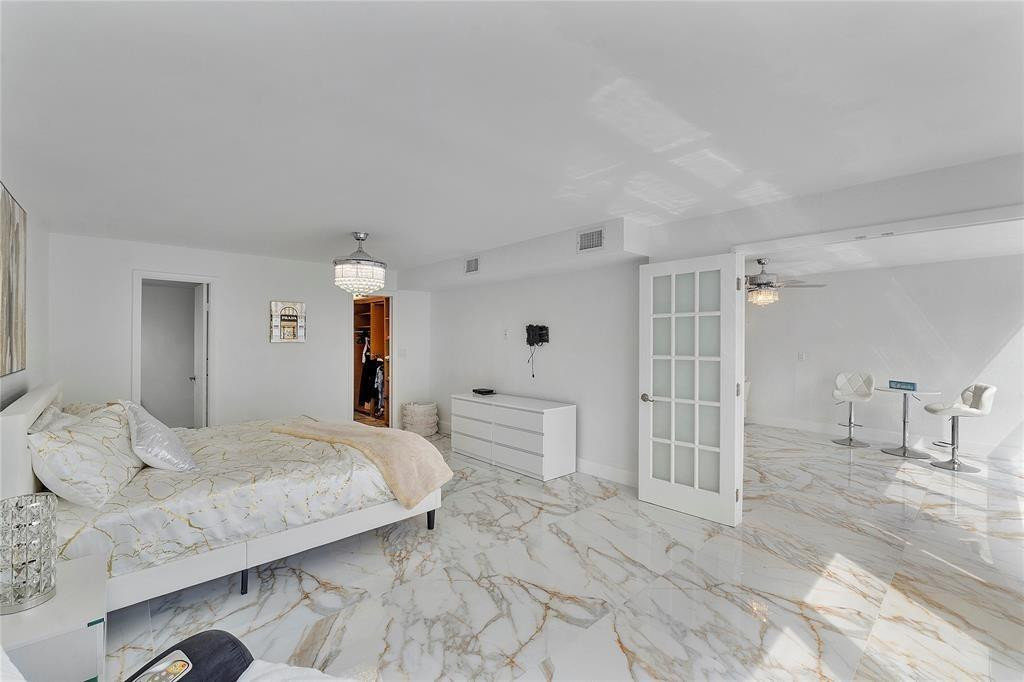 3100 NE 49th Street 807