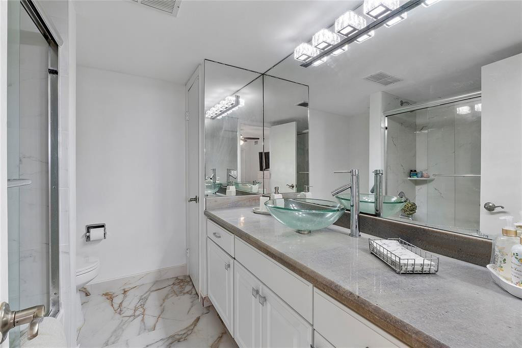 3100 NE 49th Street 807