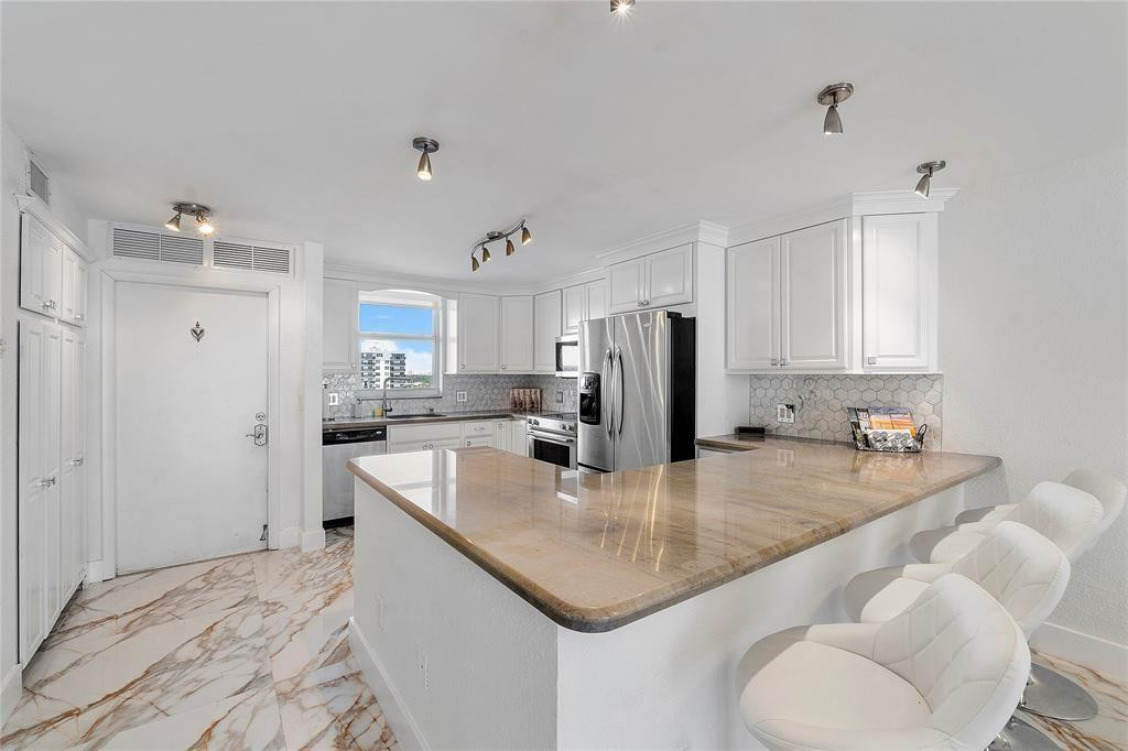 3100 NE 49th Street 807
