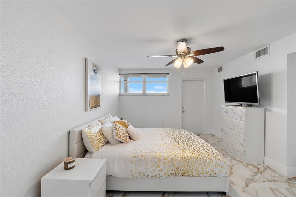 3100 NE 49th Street 807