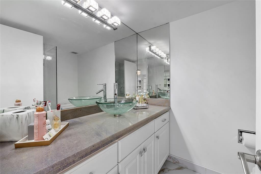 3100 NE 49th Street 807