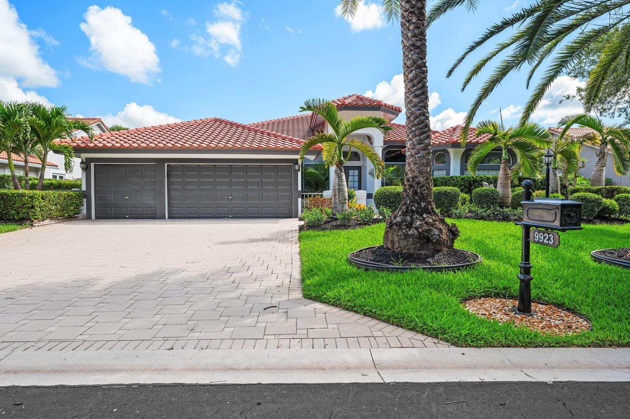 9923 NW 64th Court
