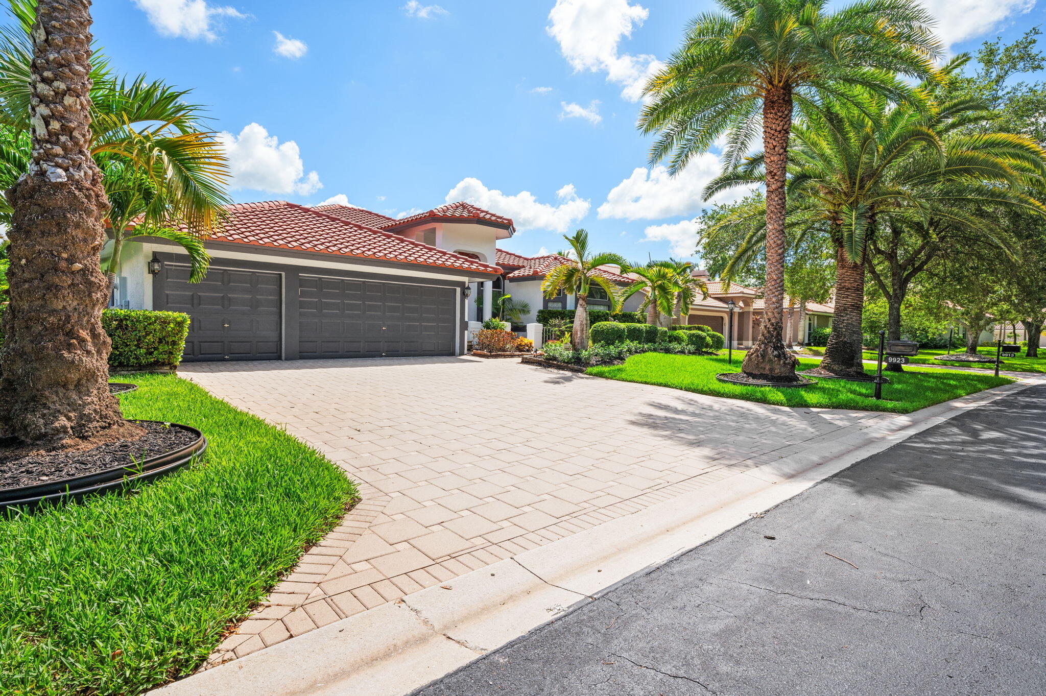9923 NW 64th Court