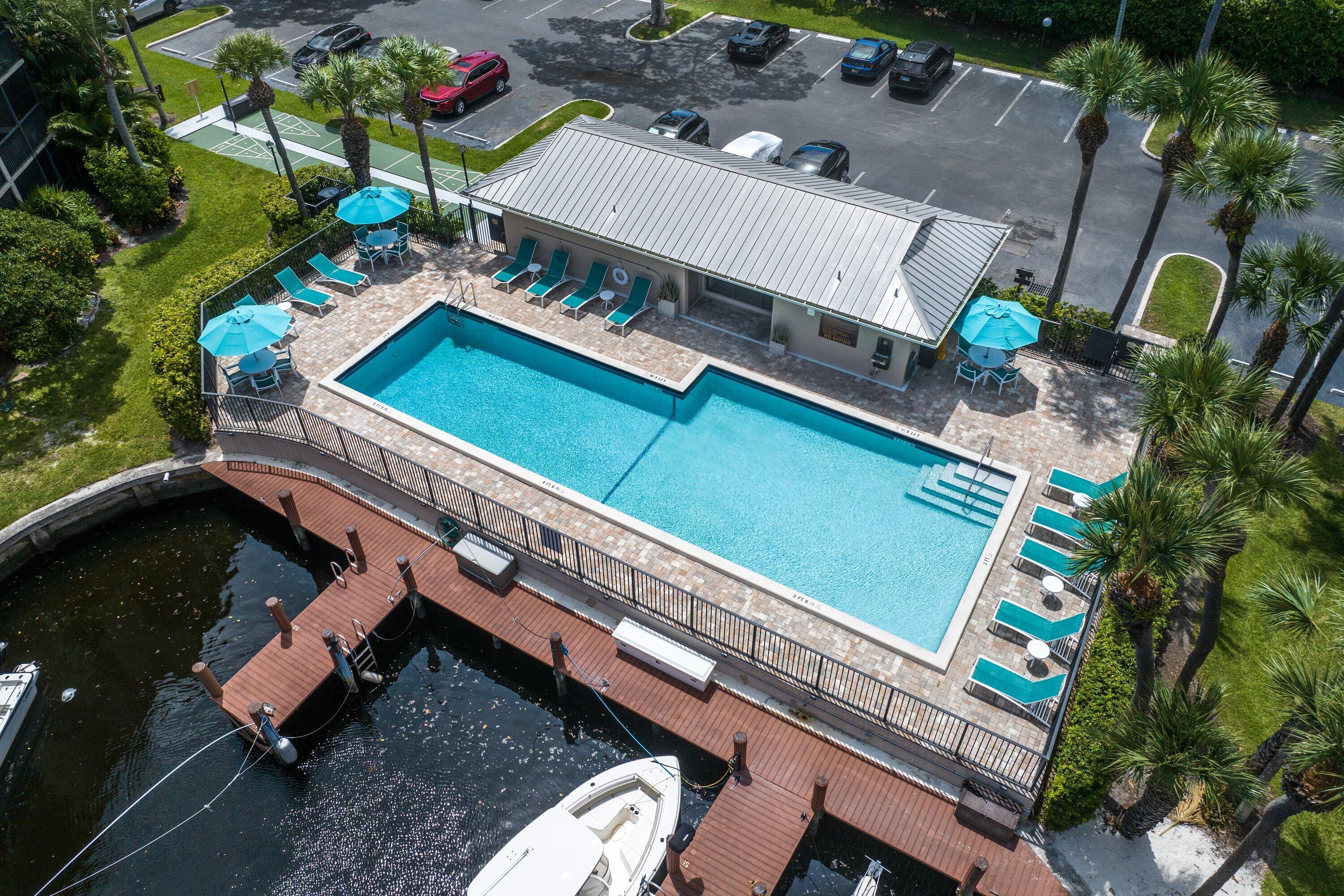 17 ROYAL PALM Way 6060