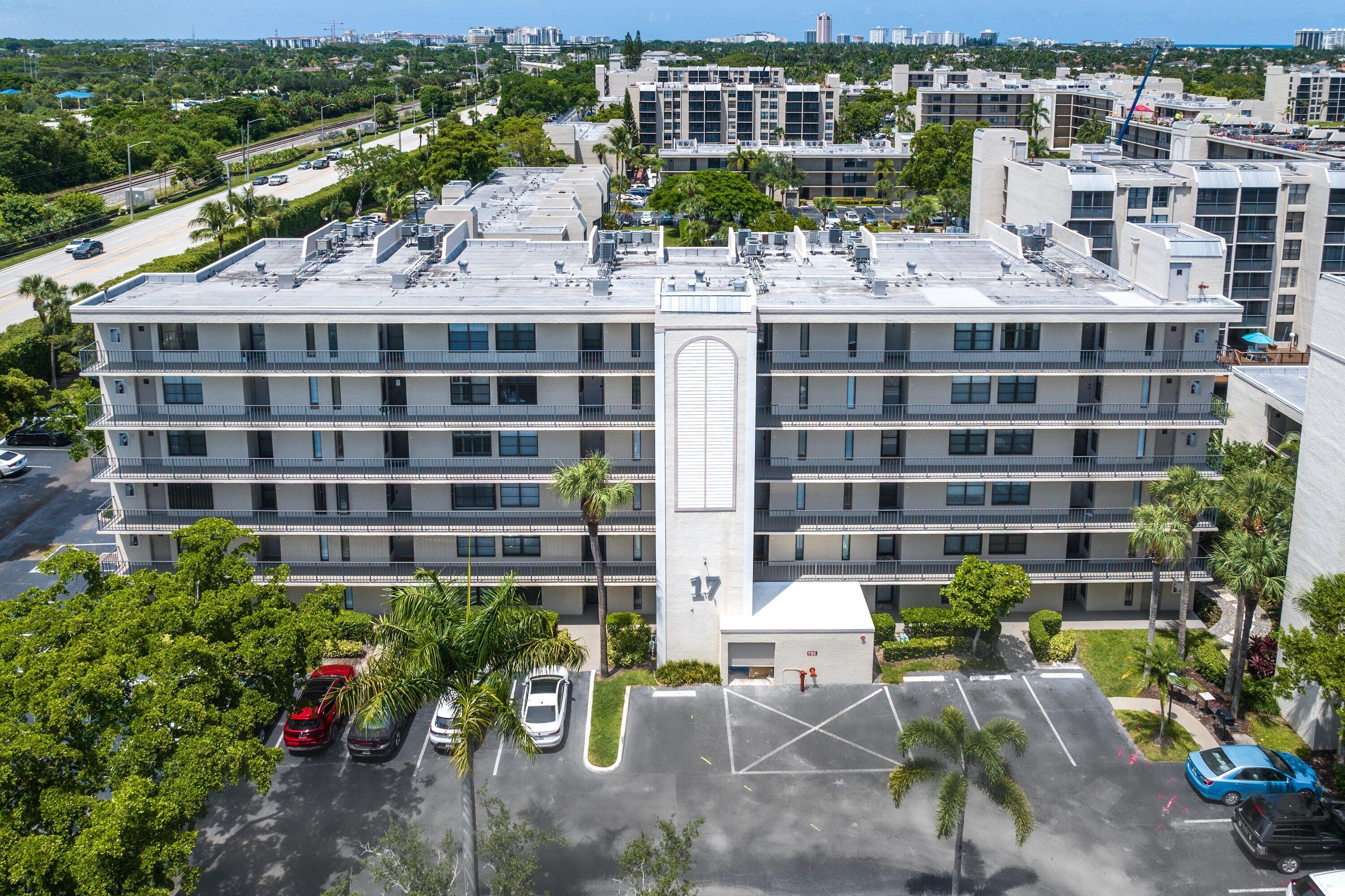 17 ROYAL PALM Way 6060