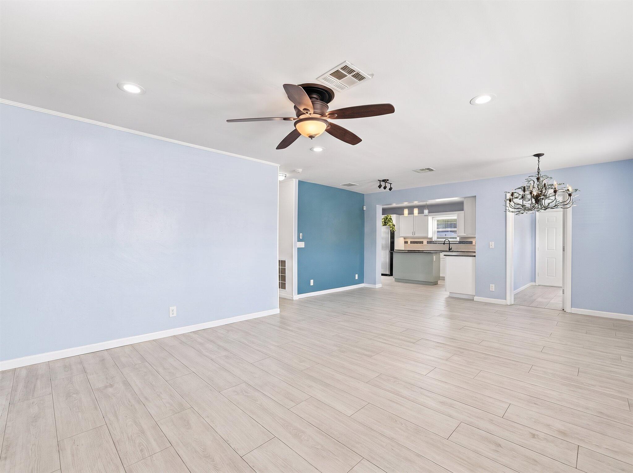 708 HILLCREST Boulevard