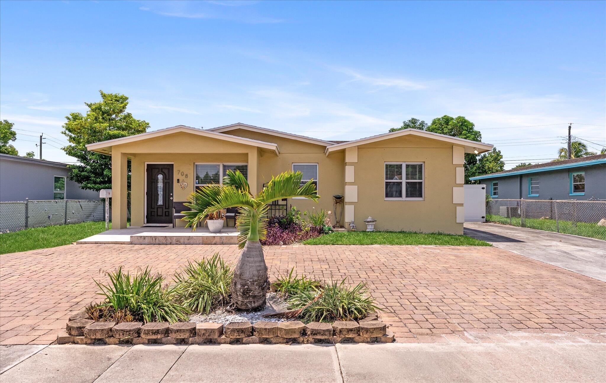 708 Hillcrest Boulevard West Palm Beach Fl Us 33405 B26065530