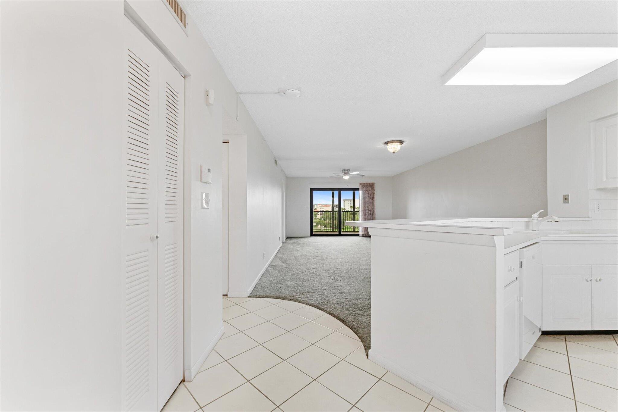 2112 S CYPRESS BEND Drive 607