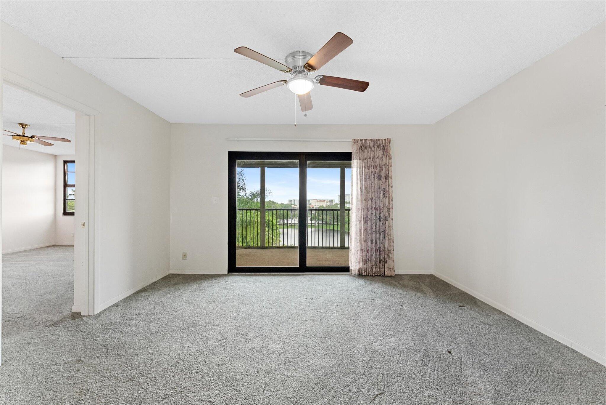 2112 S CYPRESS BEND Drive 607