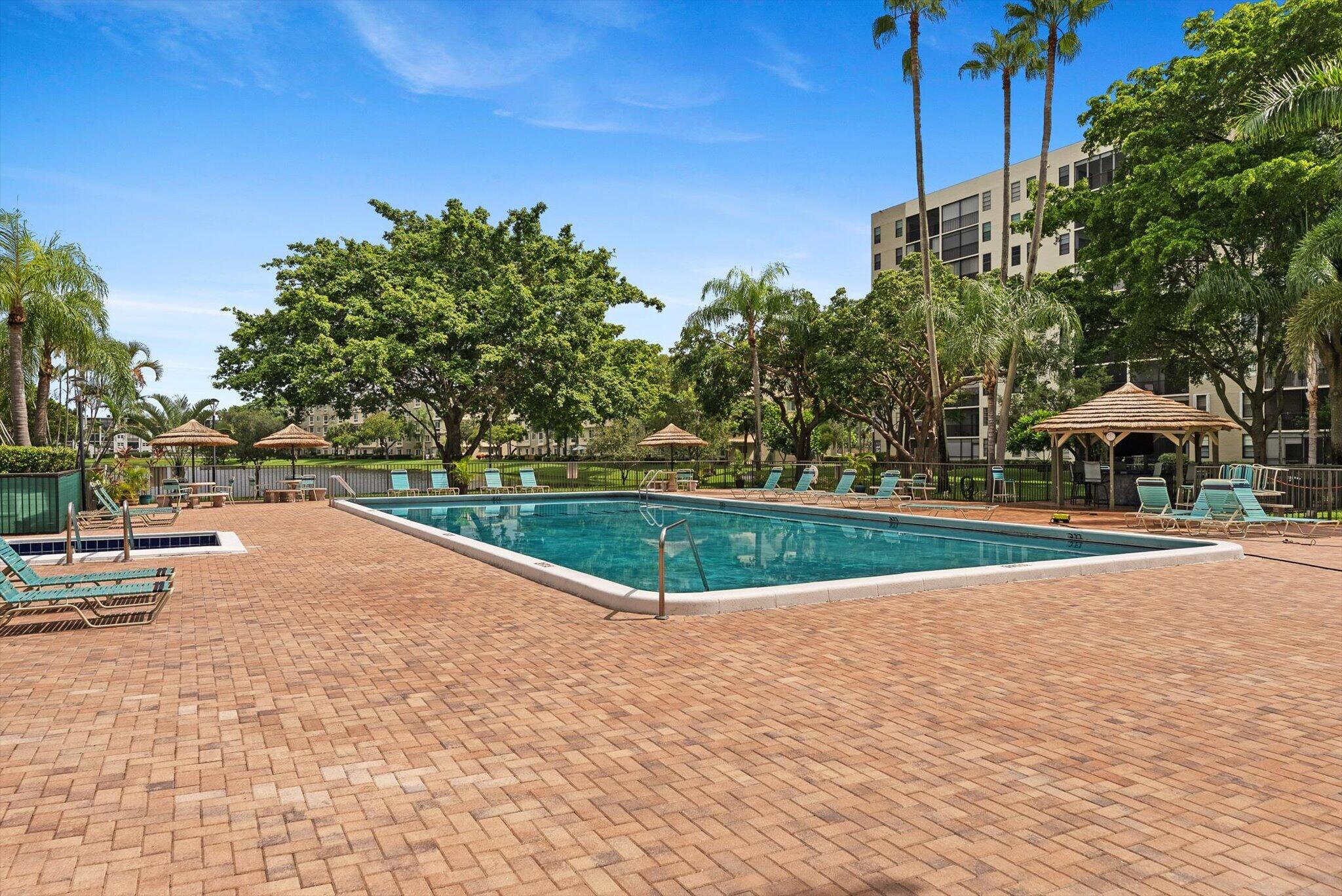 2112 S CYPRESS BEND Drive 607