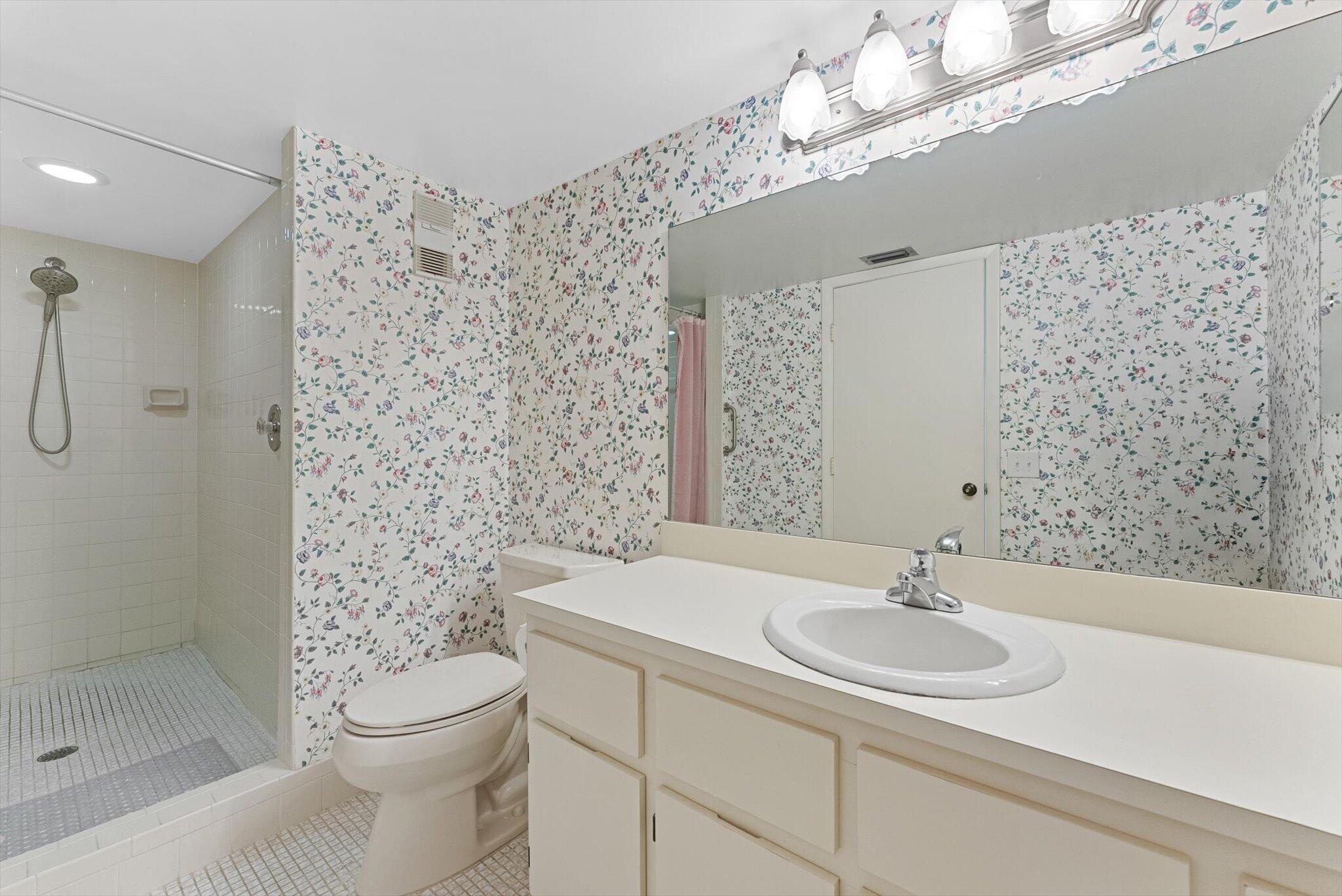 2112 S CYPRESS BEND Drive 607