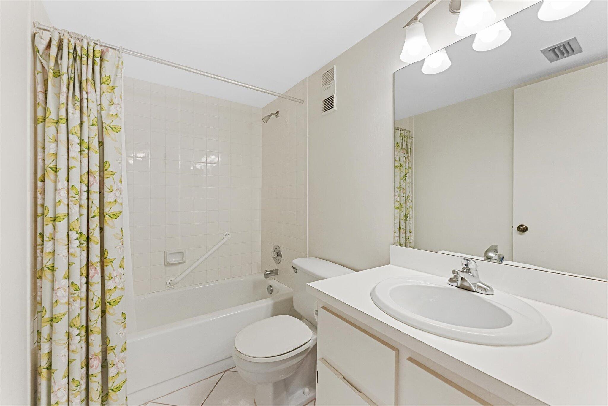 2112 S CYPRESS BEND Drive 607