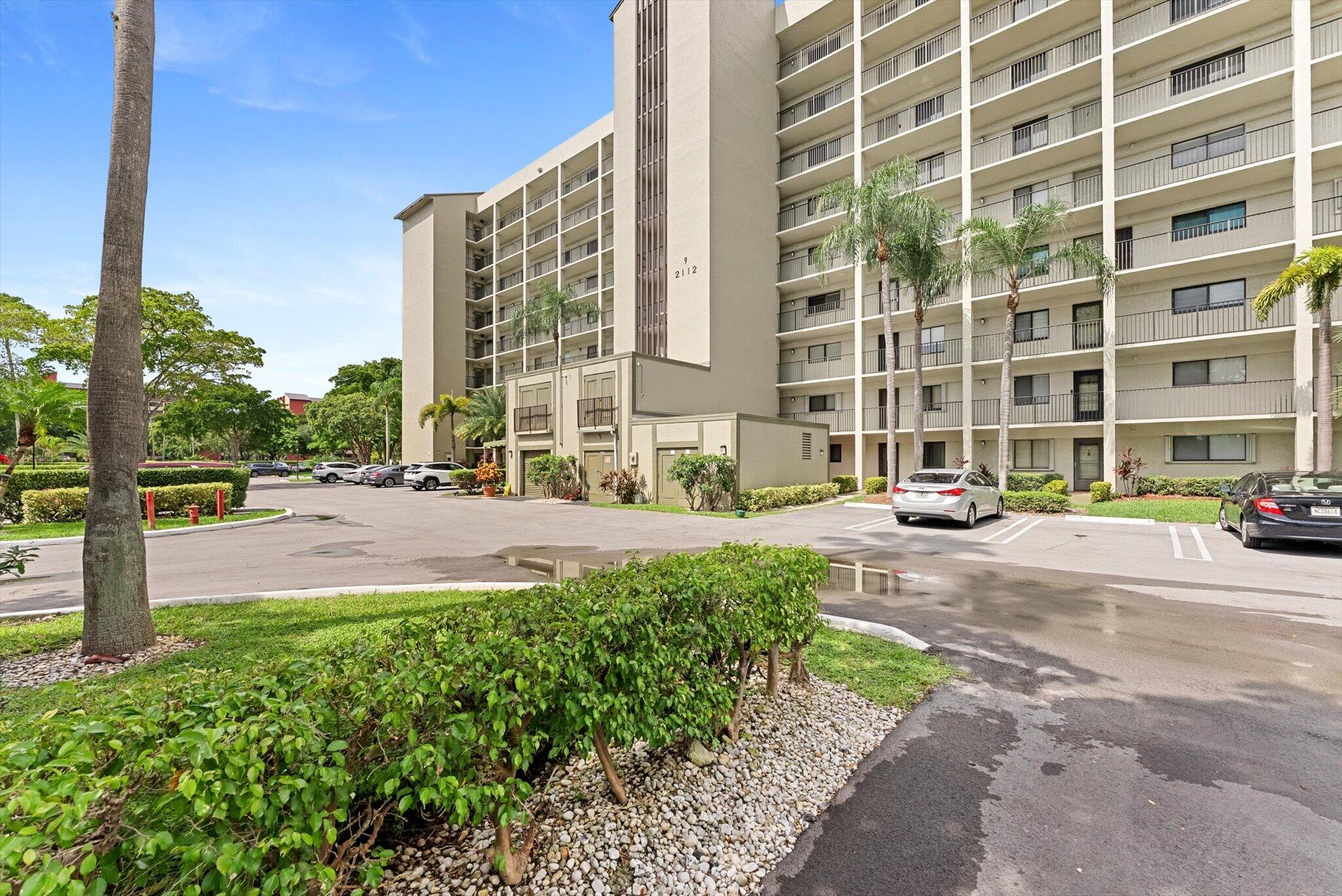 2112 S CYPRESS BEND Drive 607