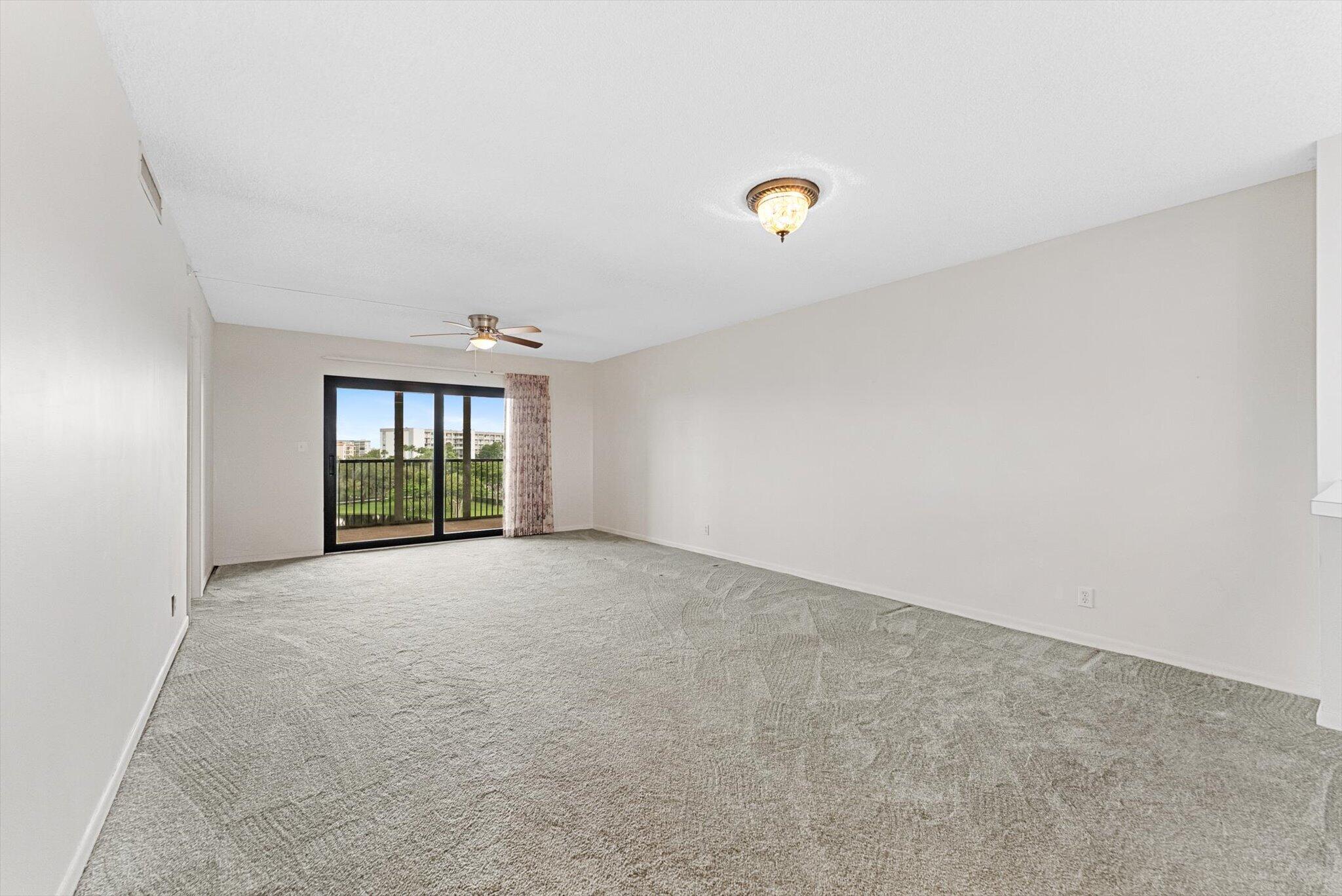 2112 S CYPRESS BEND Drive 607
