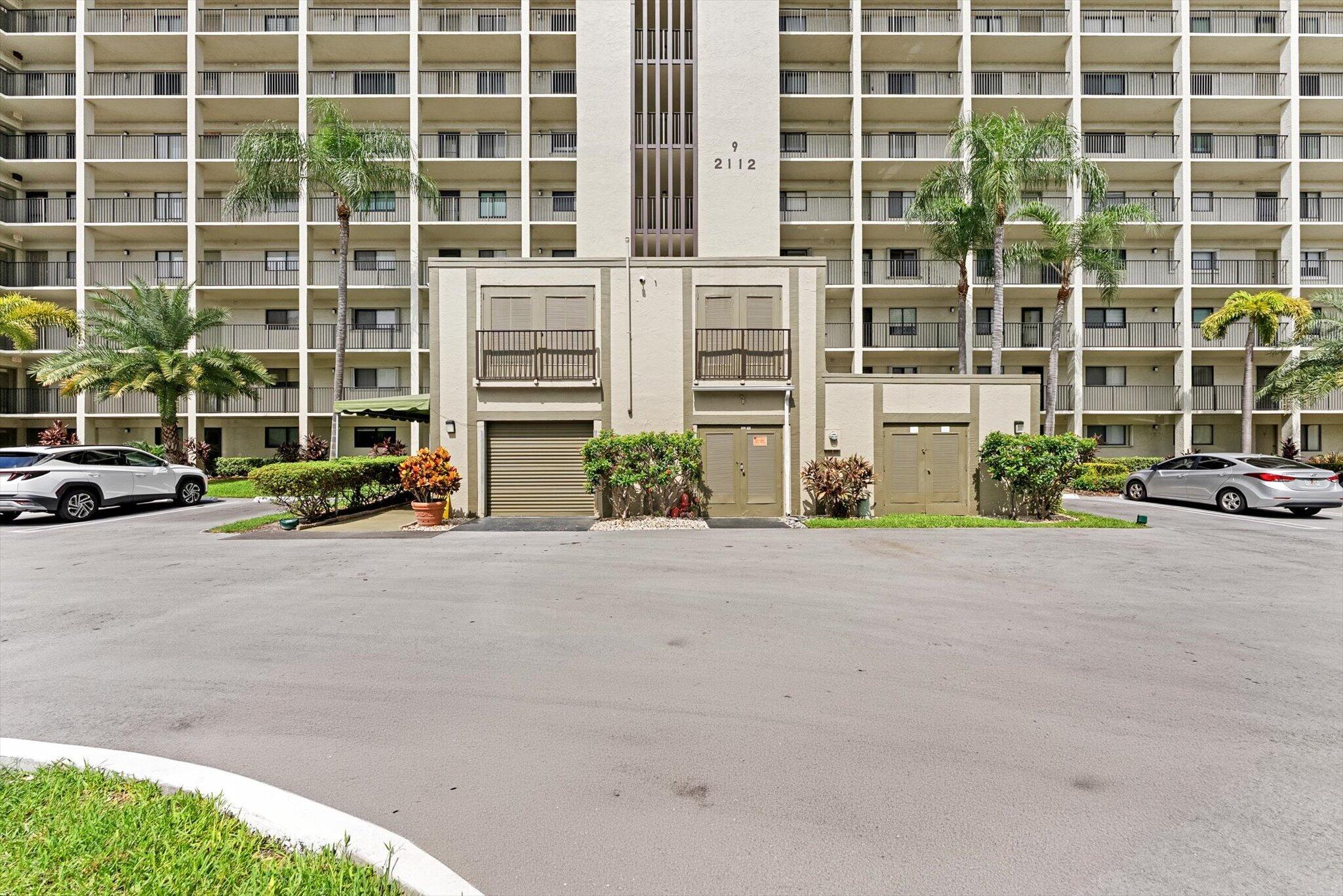 2112 S CYPRESS BEND Drive 607
