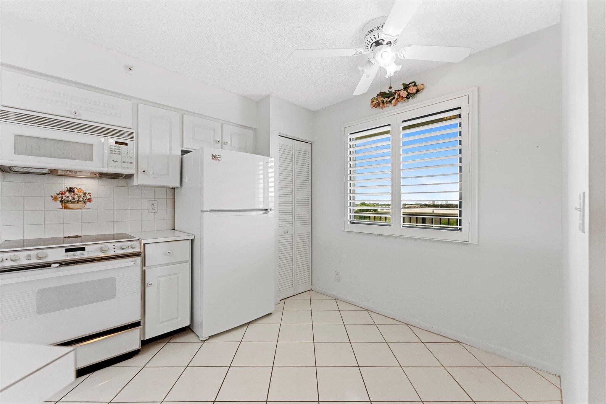 2112 S CYPRESS BEND Drive 607