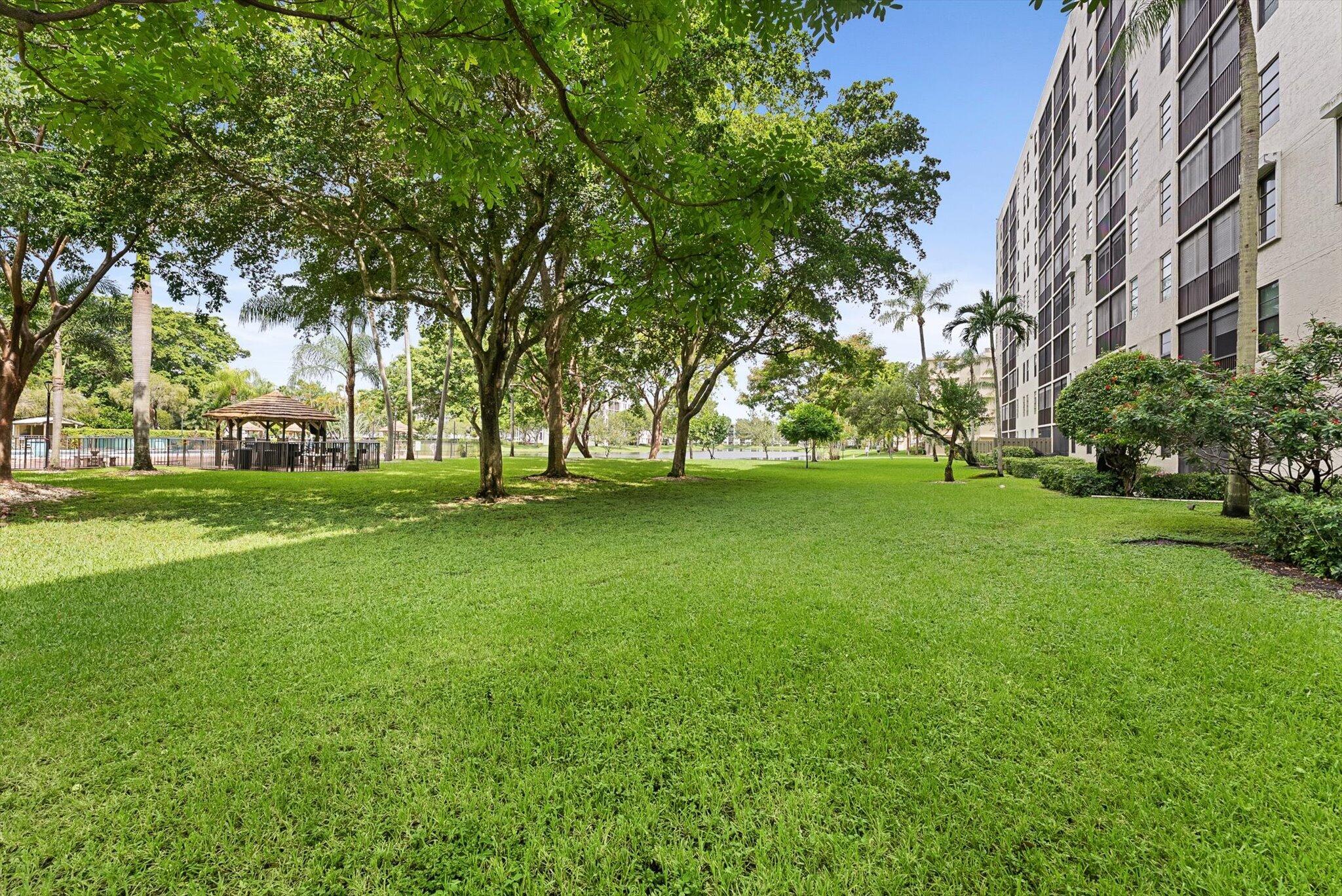 2112 S CYPRESS BEND Drive 607