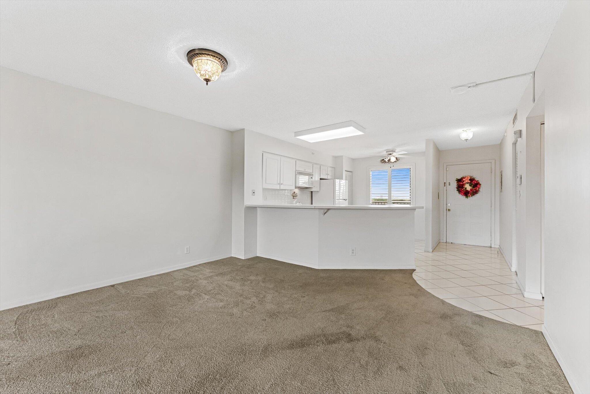 2112 S CYPRESS BEND Drive 607