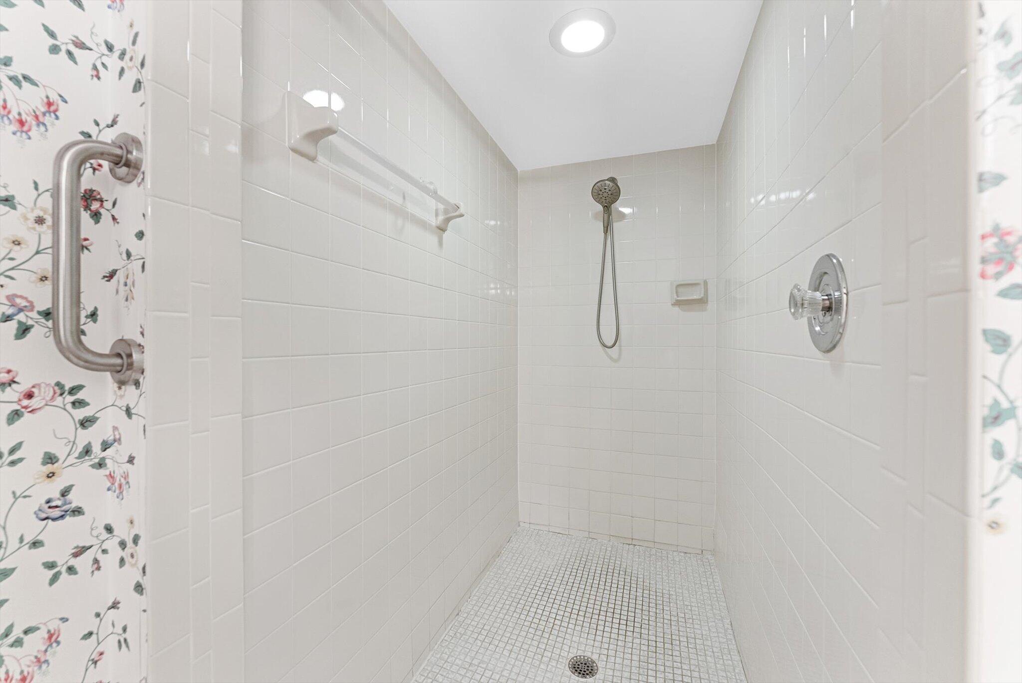 2112 S CYPRESS BEND Drive 607