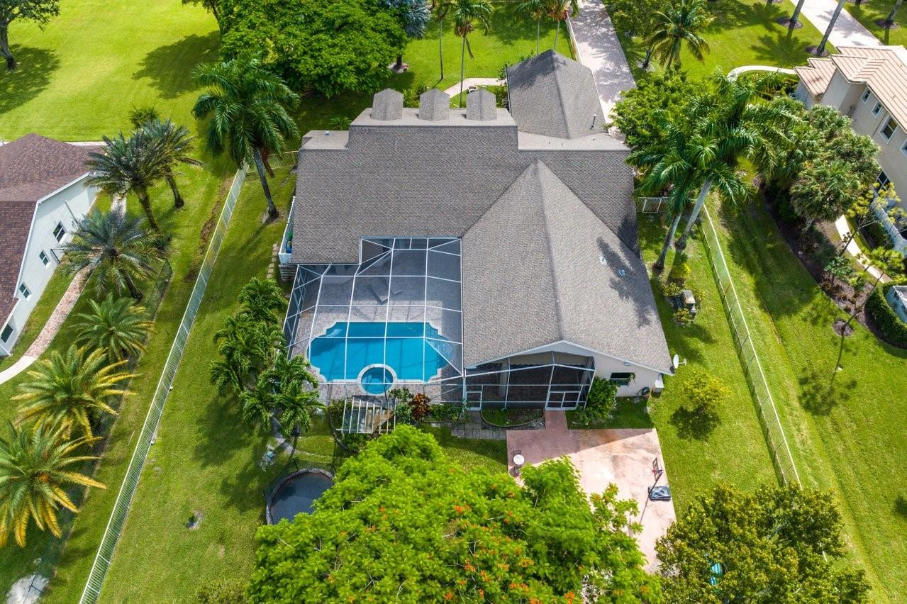 5833 NW 75th Way