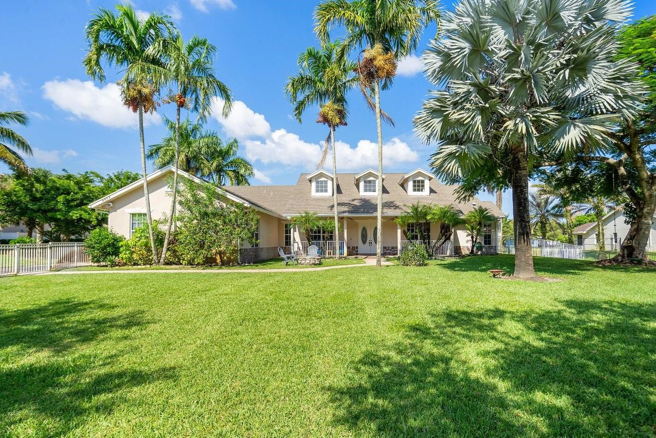 5833 NW 75th Way