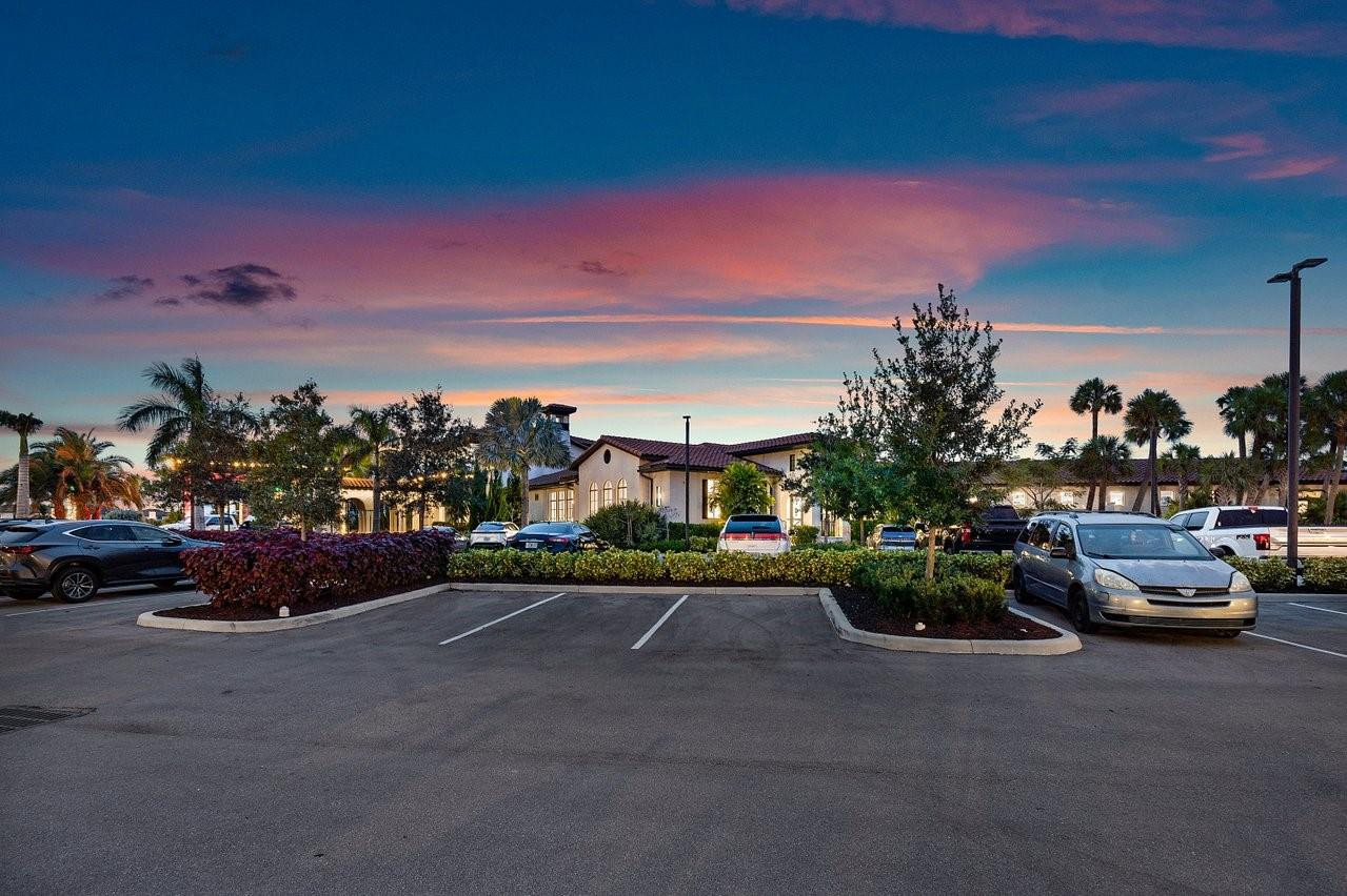 11905 N Baypoint Cir